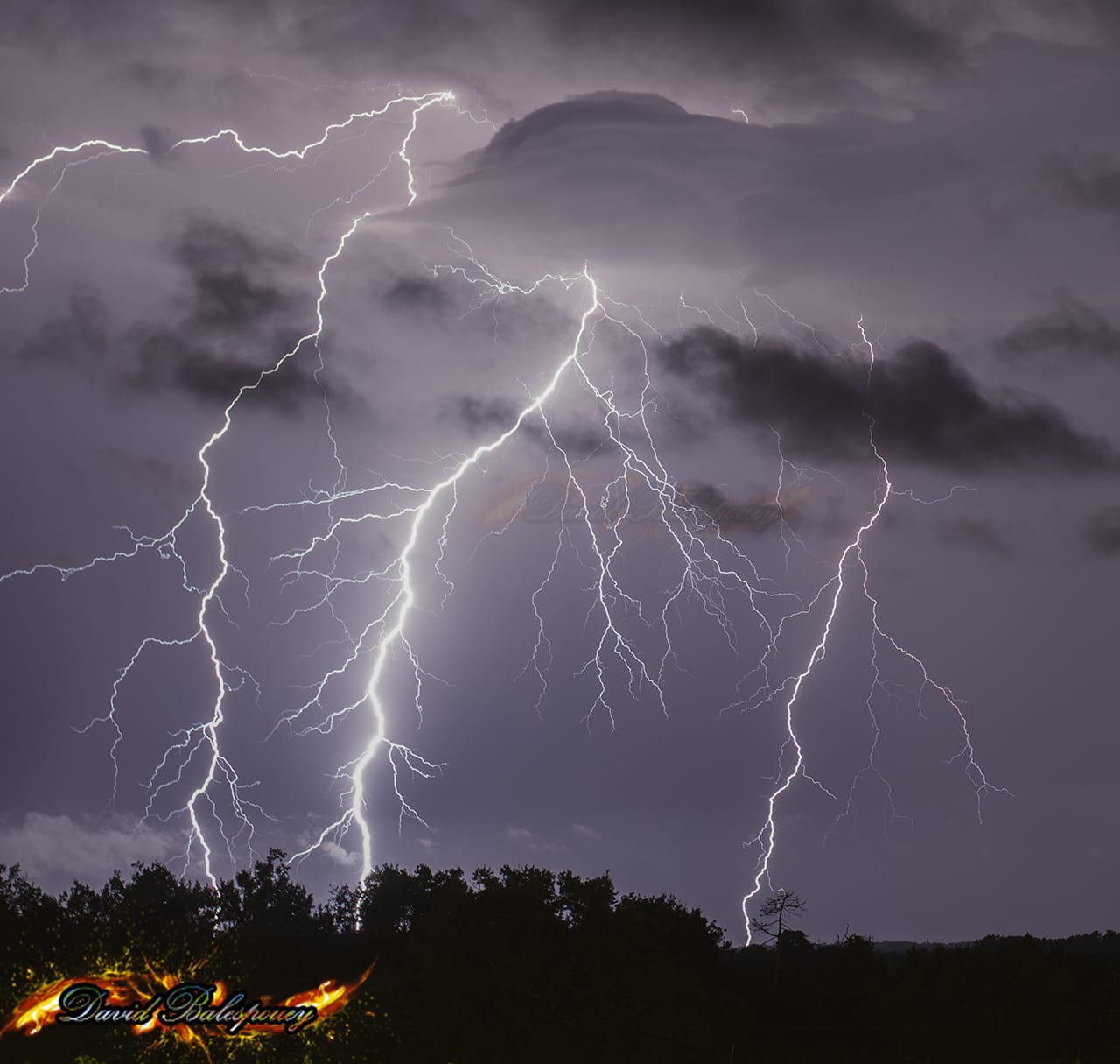 orage montguyon dans le 17 - 16/08/2020 01:06 - David Balespouey
