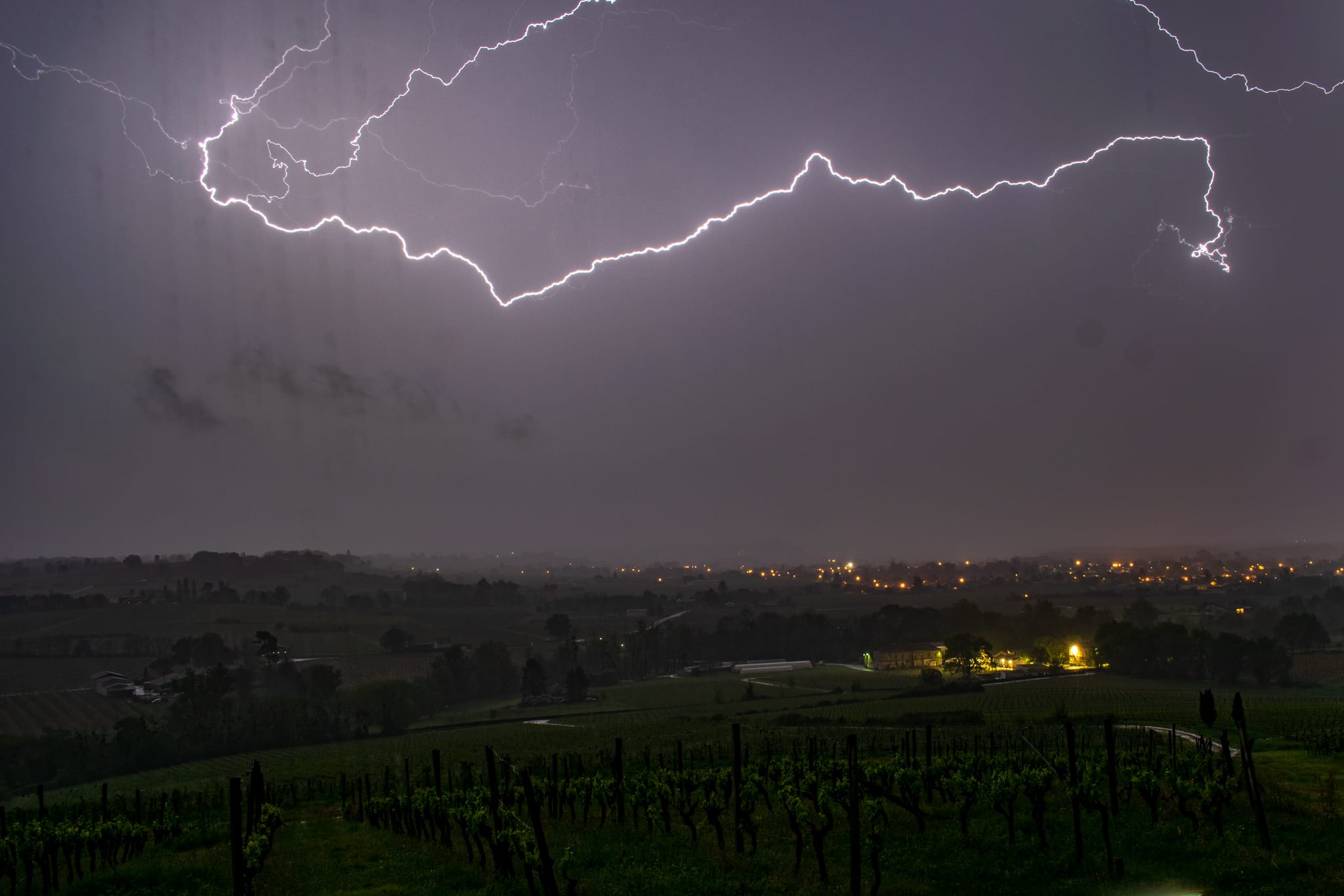 orage  a beguey 33 sud gironde a 40 km de bordeaux - 17/04/2020 21:15 - anthony ferrara