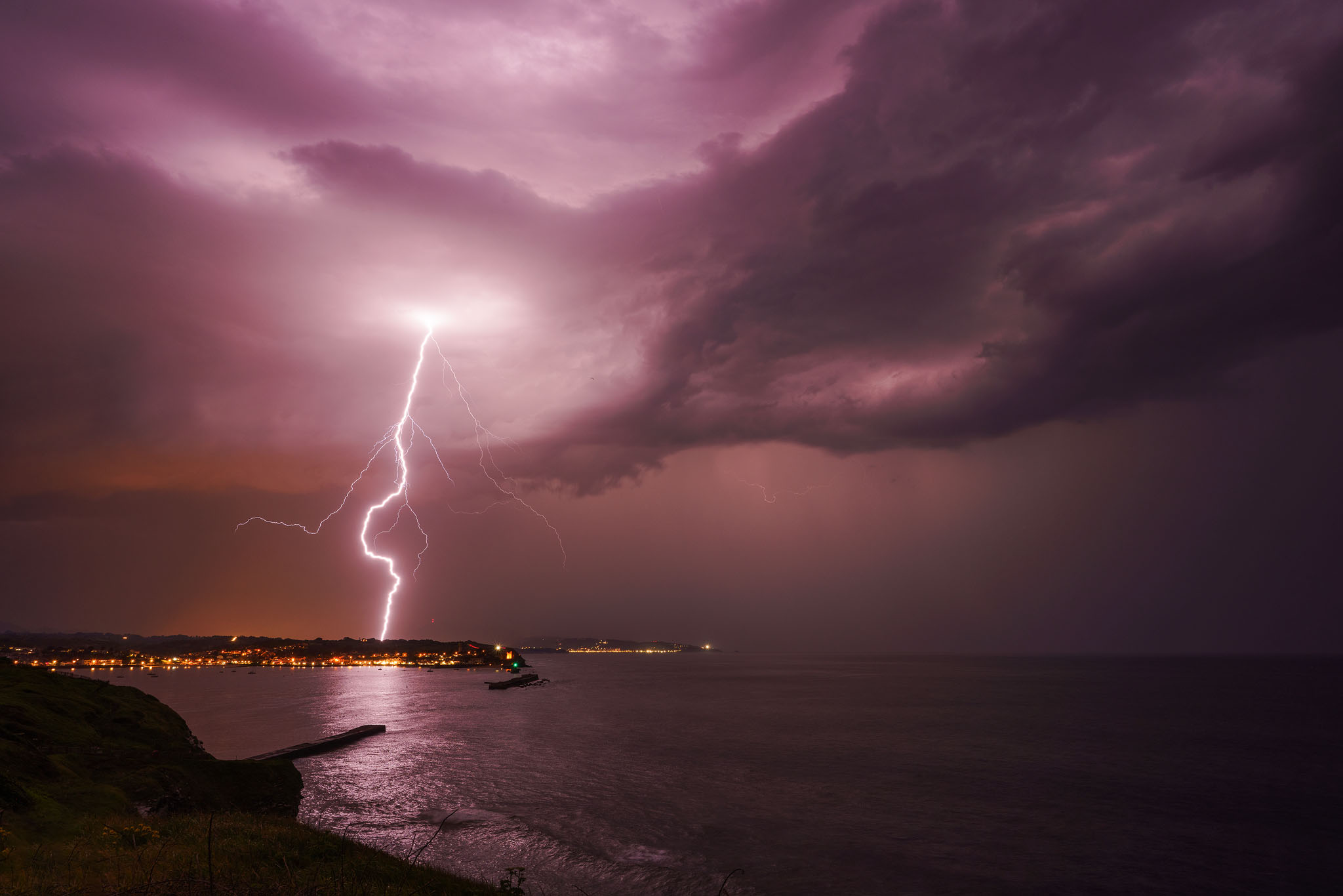 Orages très électriques le soir du 21 avril 2026. - 21/04/2026 00:00 - Mathieu GOALARD