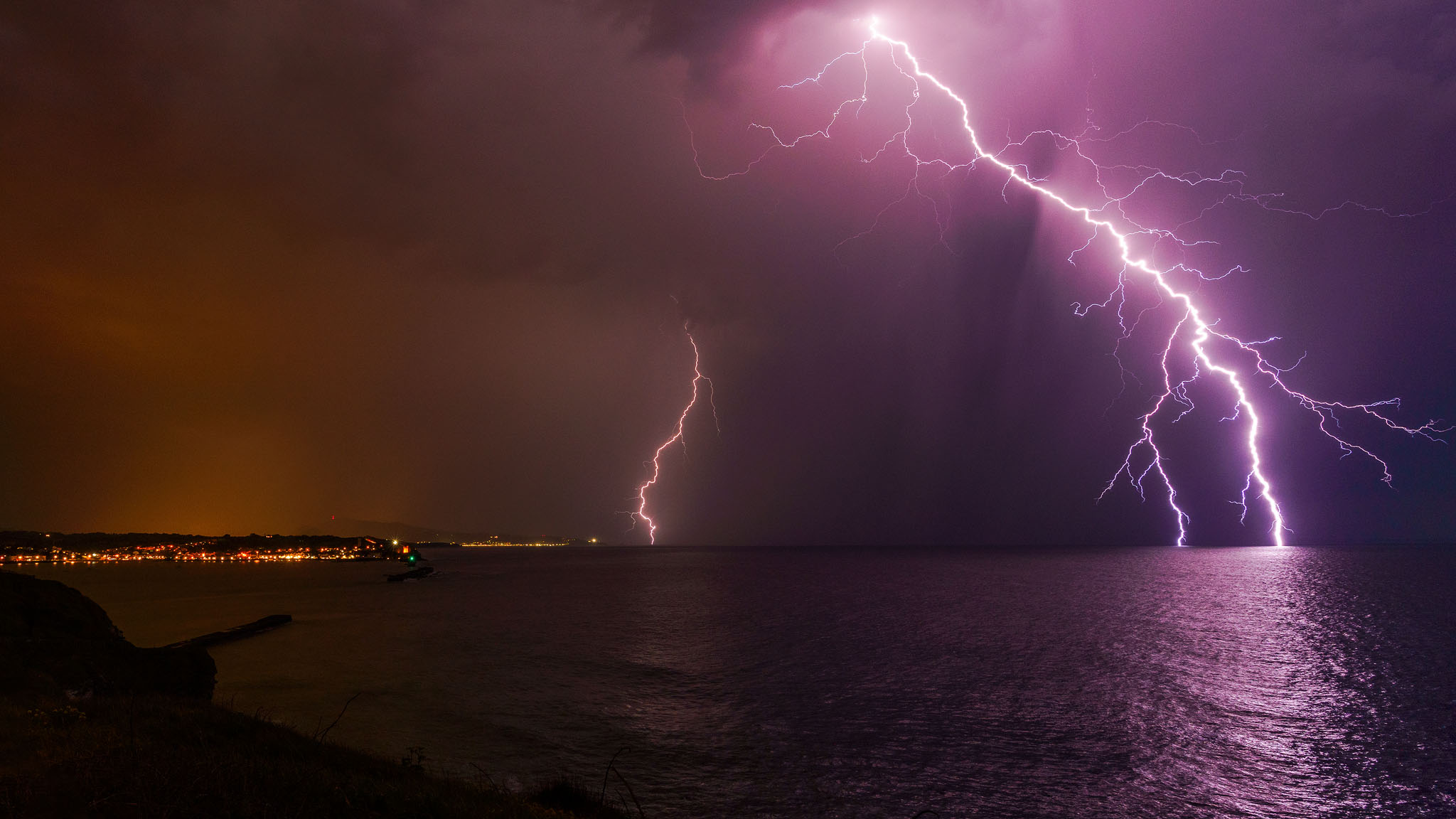 Orages très électriques le soir du 21 avril 2026. - 21/05/2026 00:00 - Mathieu GOALARD