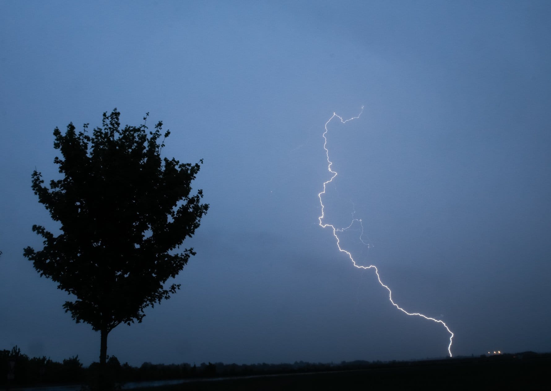 Fin de journée bien orageuse et cette fois-ci près de Niort (Deux-Sèvres). - 23/04/2019 21:00 - Chris Russo