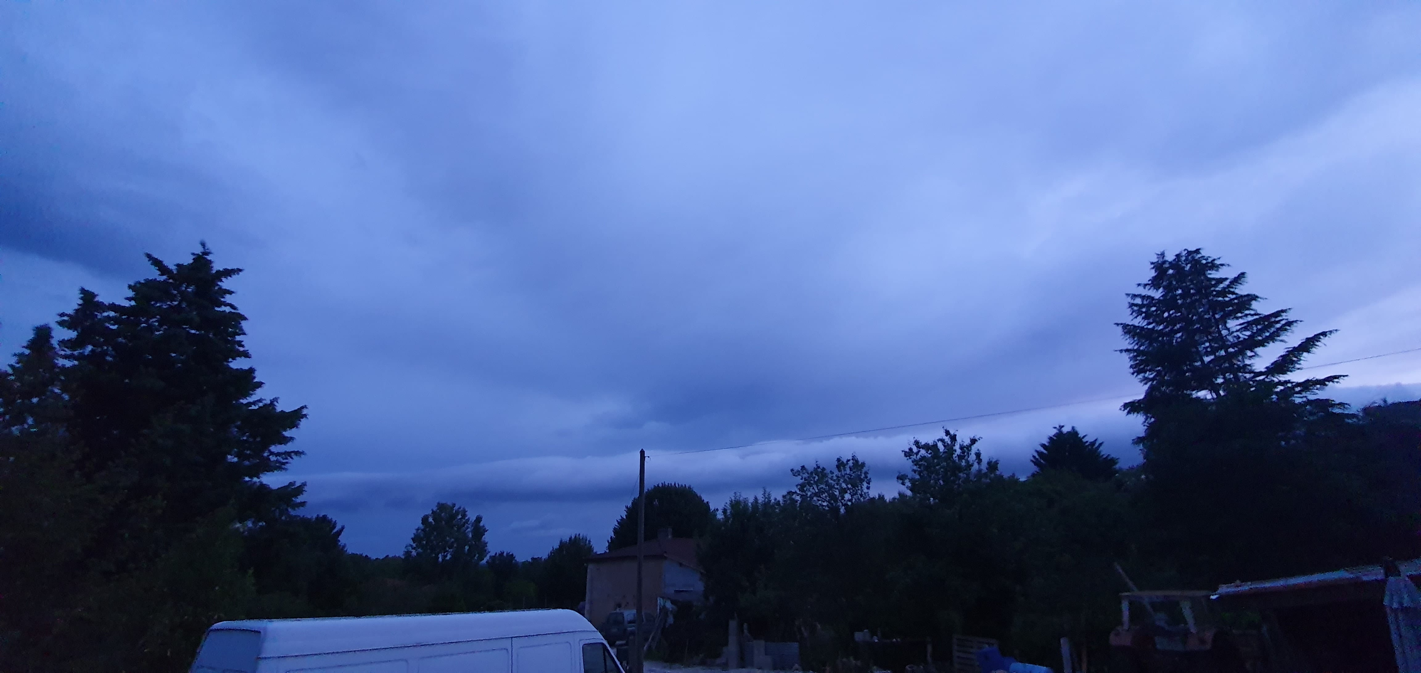 Arcus au dessus de la commune de Montguyon en charente maritime. - 25/06/2020 22:10 - frédéric brosse