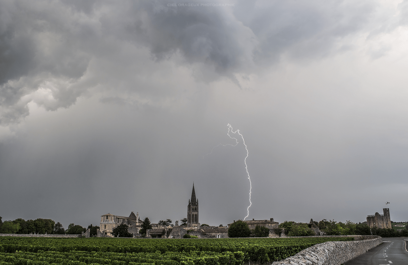 Impact de foudre sur St-Emilion (33) - 27/08/2019 20:05 - Mickael Cumulus