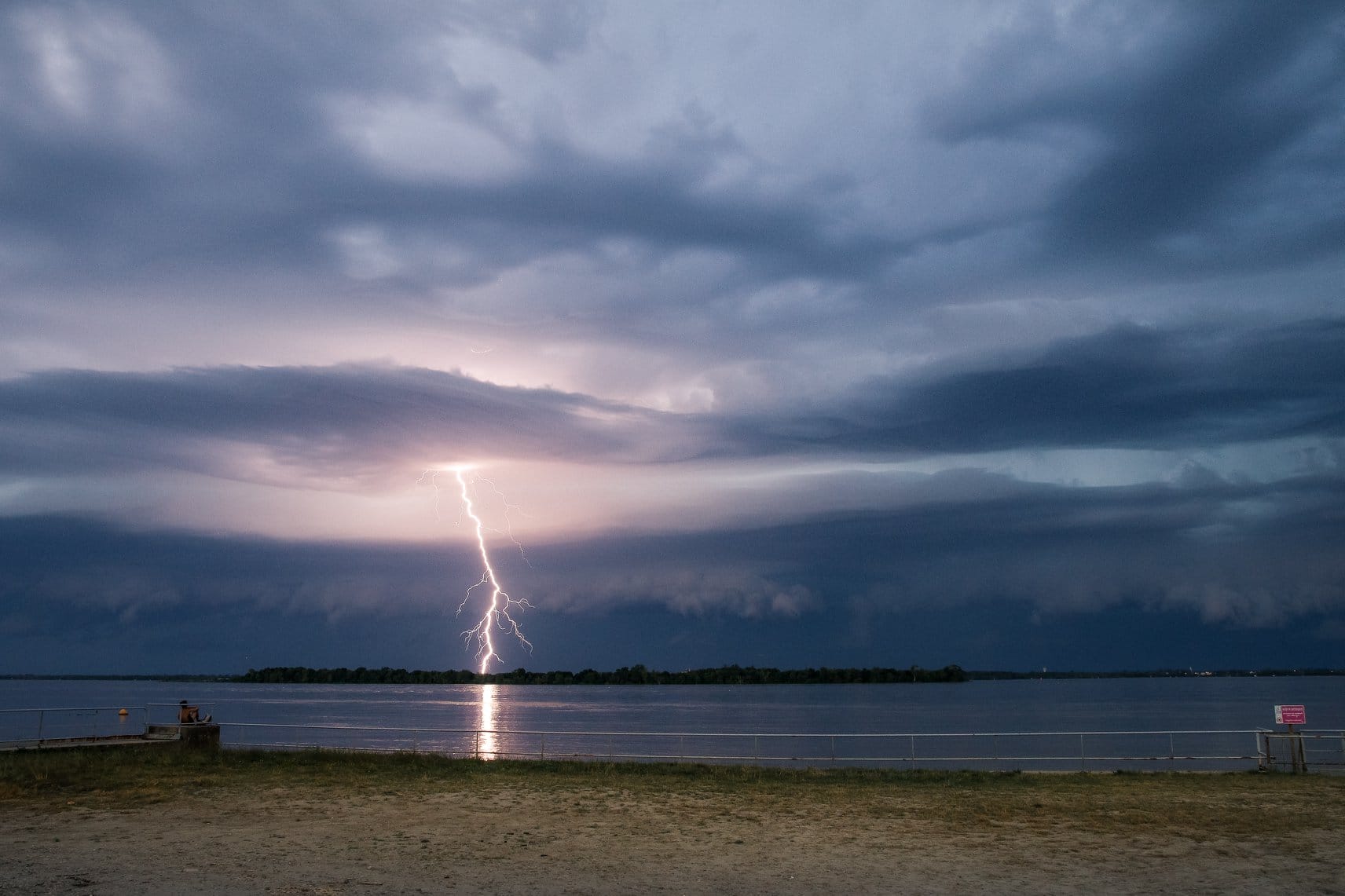 J'étais placé à Blaye Aquitaine France pour assister à l'arrivée de l'arcus splendide et surtout accompagné de superbes impacts. - 28/08/2018 21:00 - Chris RUSSO