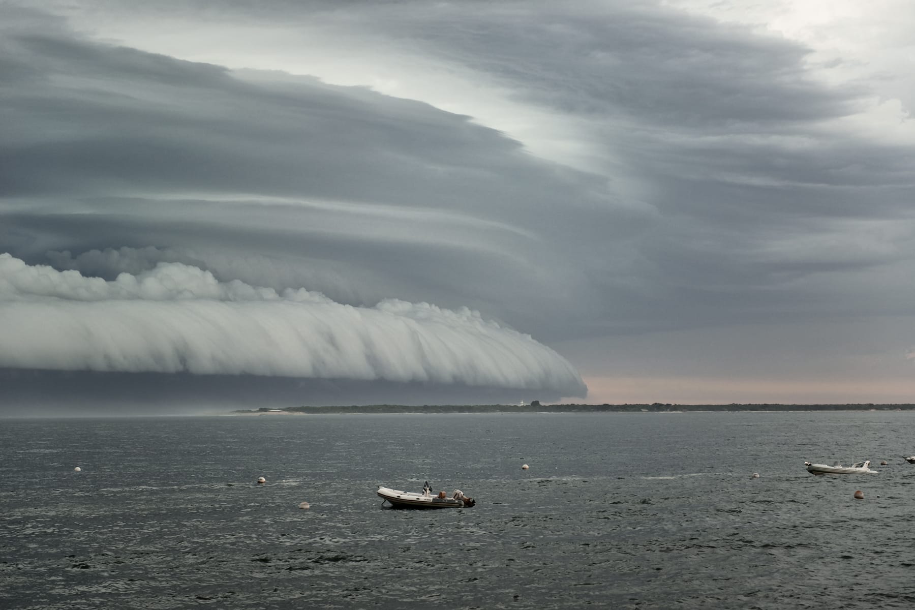 Arcus peu venteux observé sur le bassin d'Arcachon, la dégradation est passé plus à l'ouest. - 28/08/2018 19:50 - Paul JULIEN