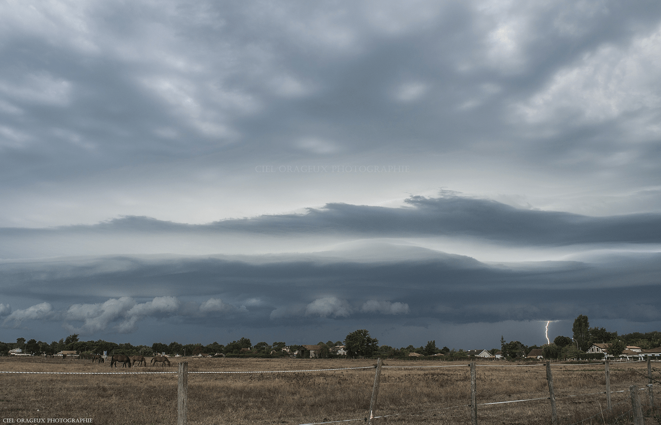 Arcus multicouches près de Bordeaux (33) - 28/08/2018 20:15 - Ciel Orageux