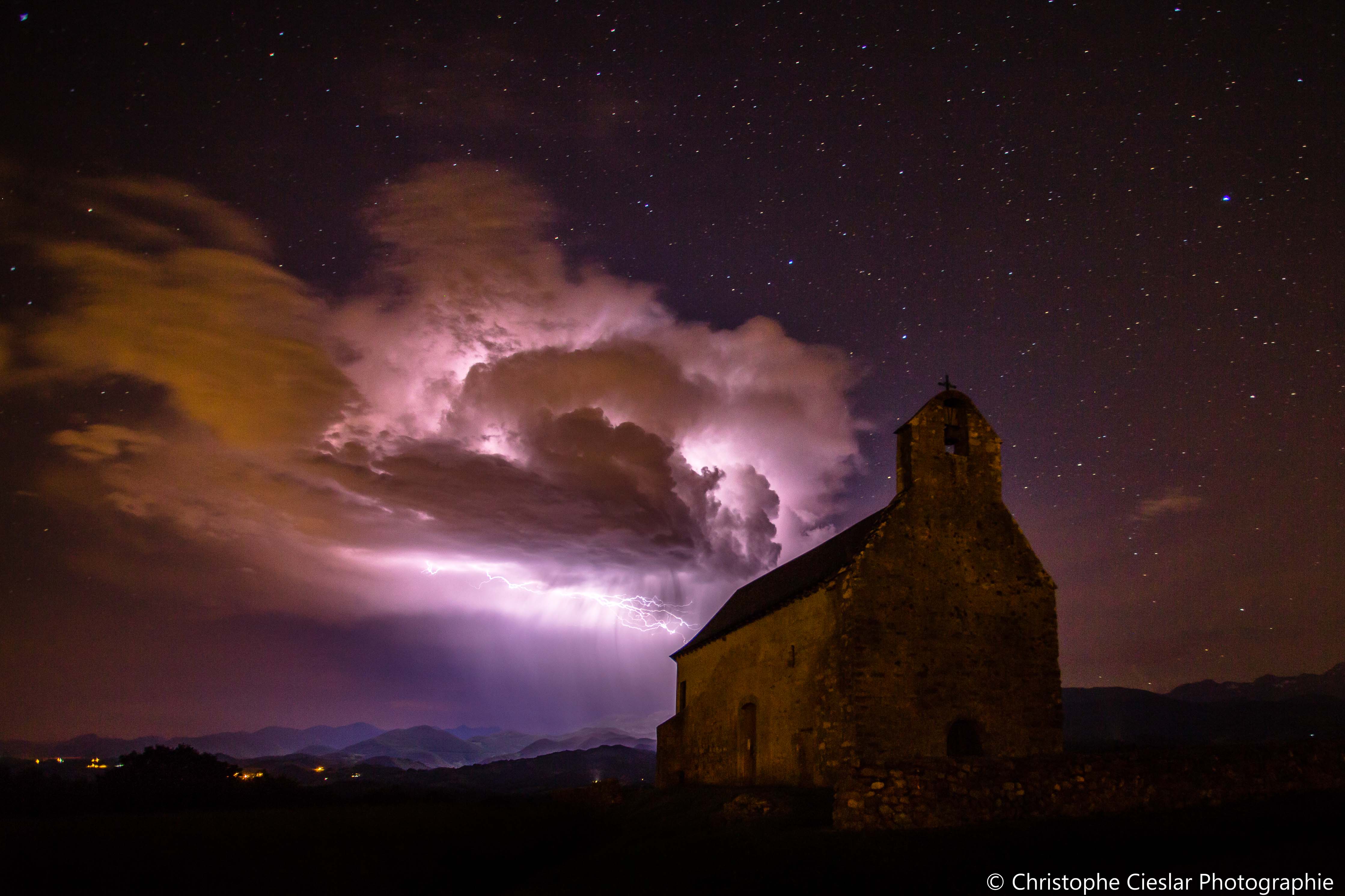 Cellule orageuse dans les Hautes-Pyrénées en fin de soirée. - 02/06/2019 22:00 - Christophe CIESLAR