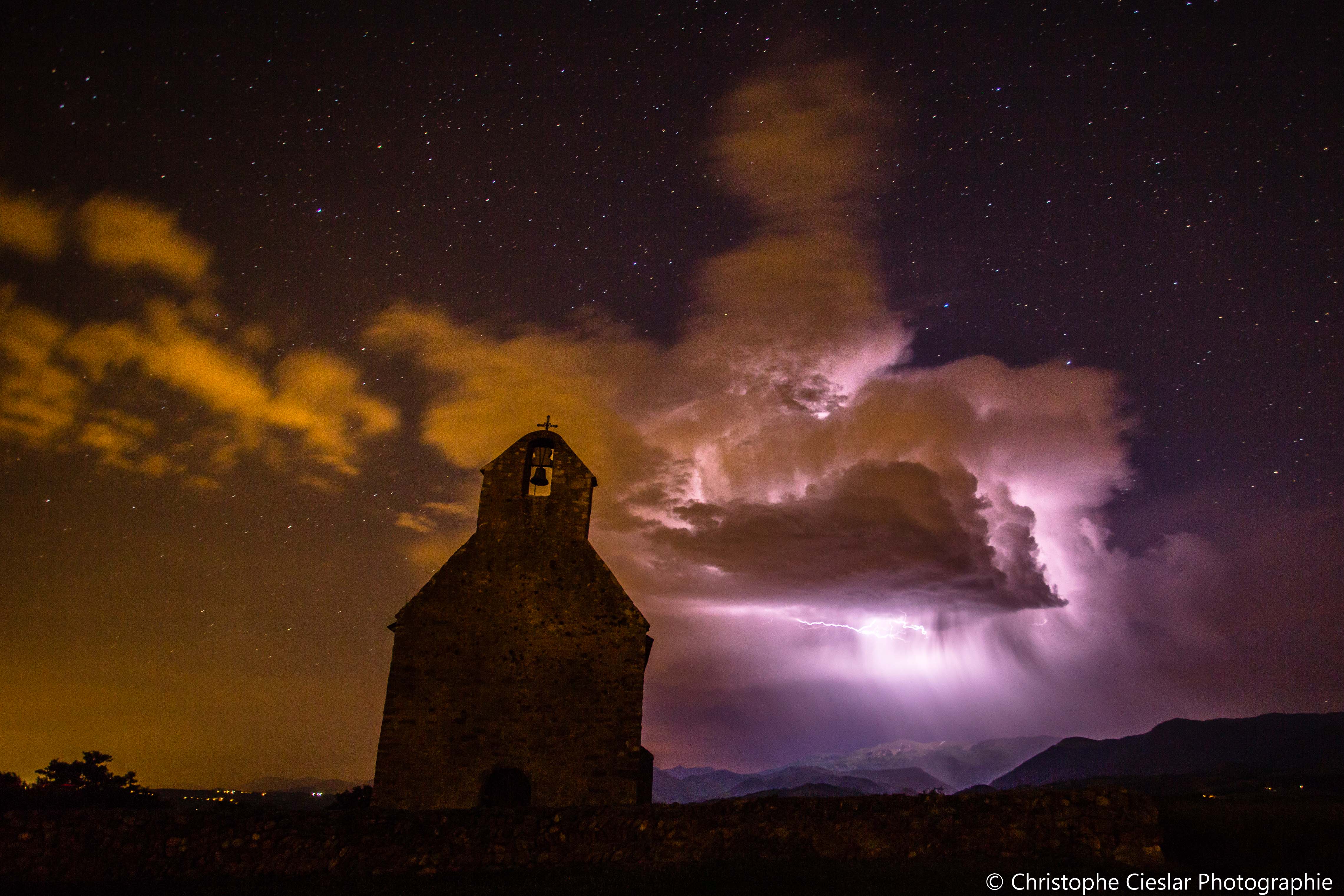 Cellule orageuse dans les Hautes-Pyrénées en fin de soirée. - 02/06/2019 22:00 - Christophe CIESLAR