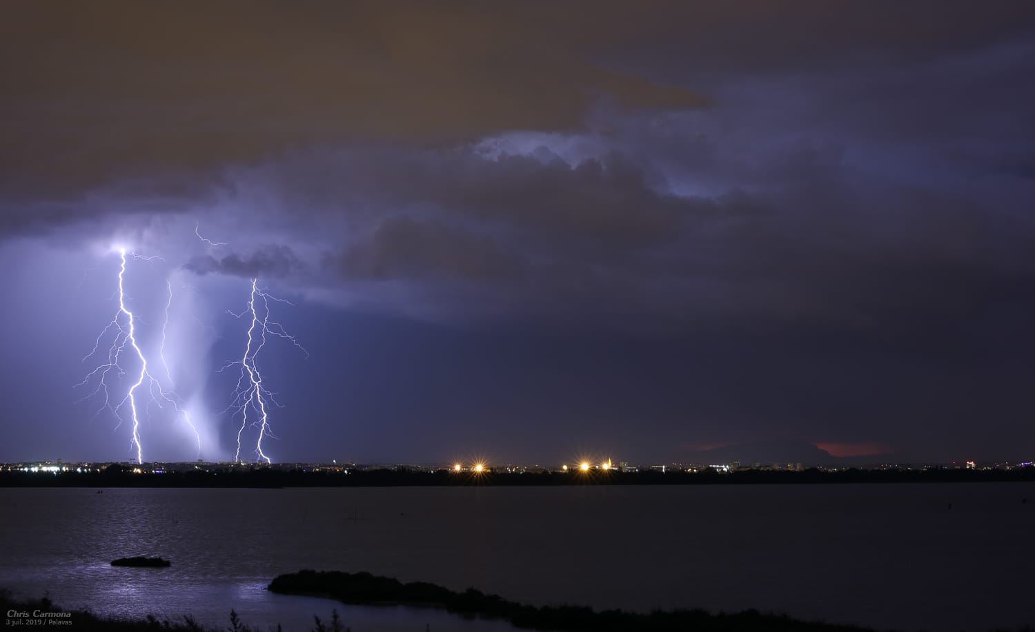 Orages sur l'arrière-pays montpelliérain après environ une semaine de températures caniculaires : festival électrique ! - 03/07/2019 22:18 - Christian Carmona