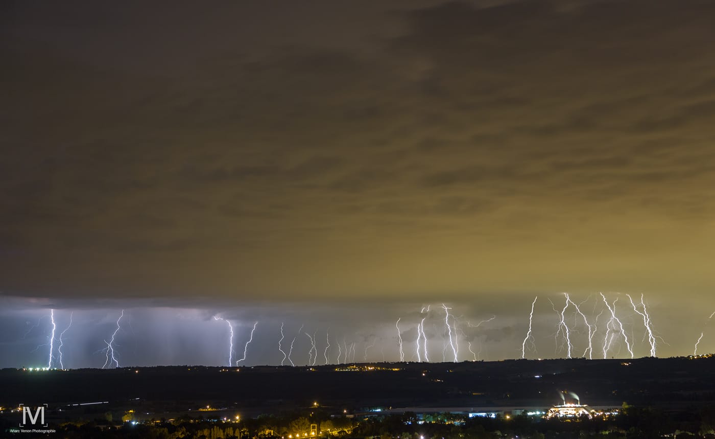 Avalanche de foudre sur Toulouse et ses environs.

 Canon 5DIII 24 mm F4 100 iso 18x30s 5 Septembre 2018 entre 21h10 et 21h30 prise depuis les hauteurs de Mirepoix-sur-Tarn        

Marc Venon Photographie ©Tous Droits Réservés 2018 reproduction interdite sans accord - 05/09/2018 21:10 - Marc Venon Photographie