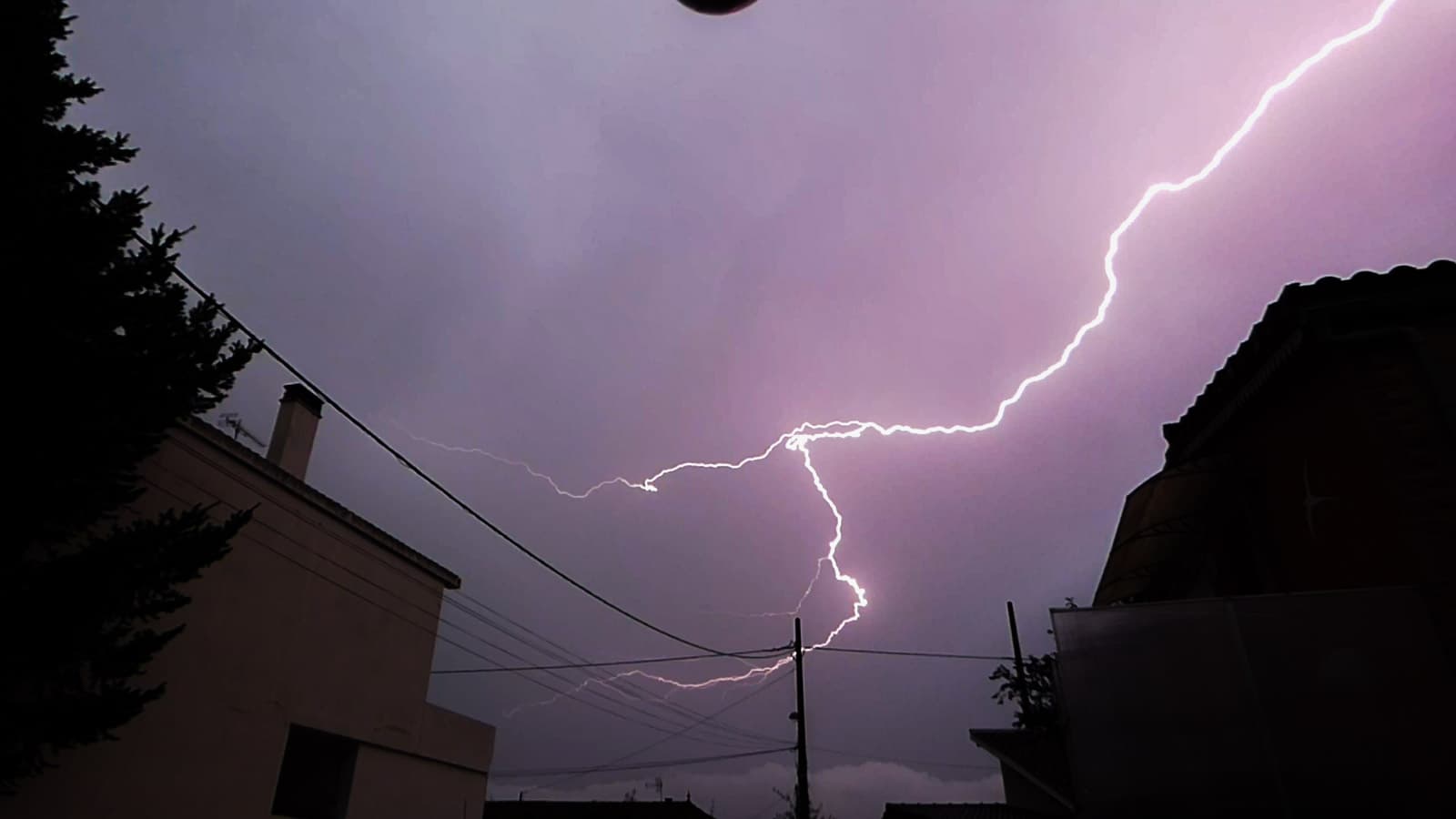 Orage sur Bazet dans le 65 - 07/08/2018 22:00 - Seb Dech