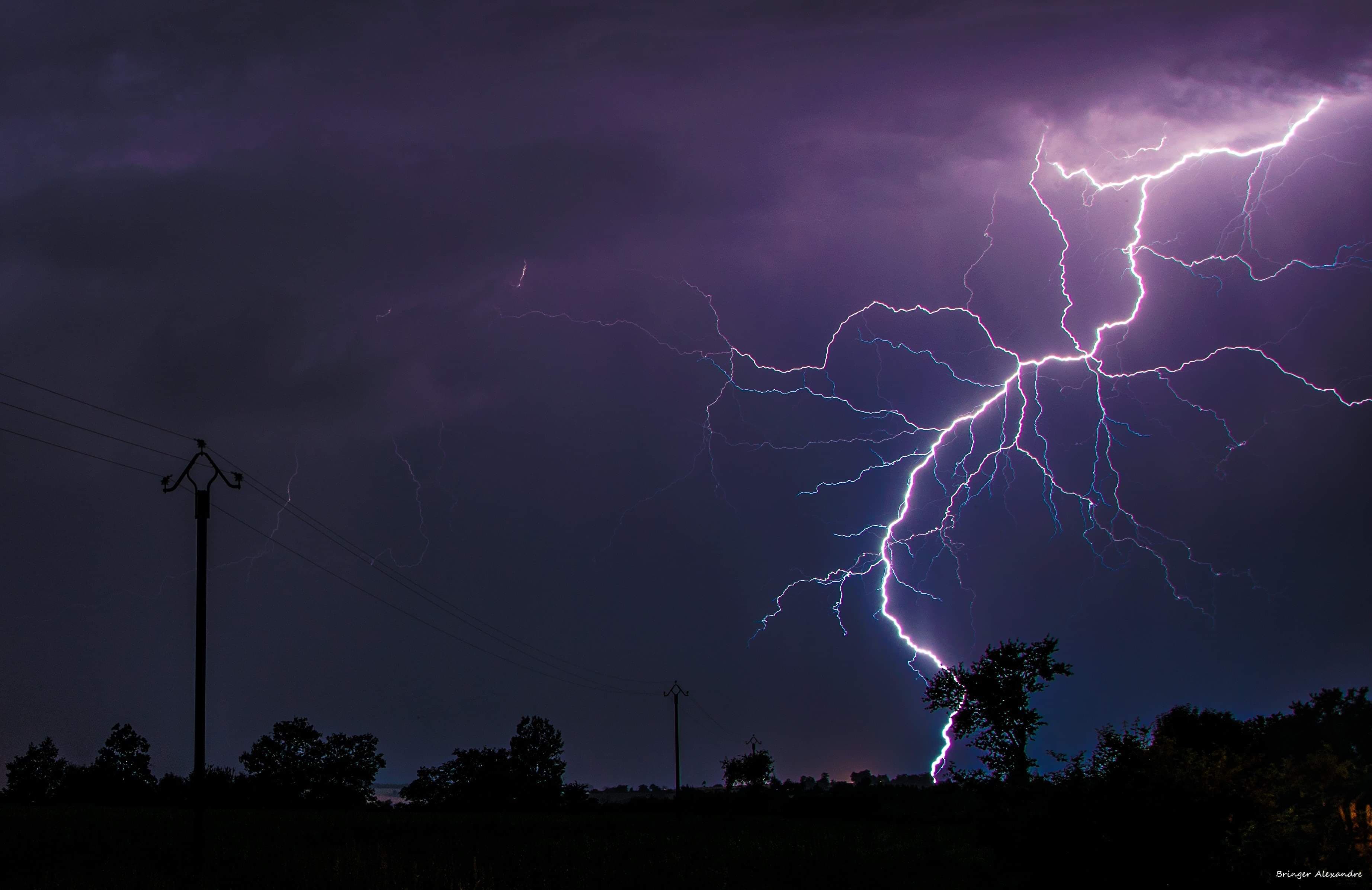 Orage violent sur le département de l'Aveyron - 07/07/2019 02:00 - Alex Bringer