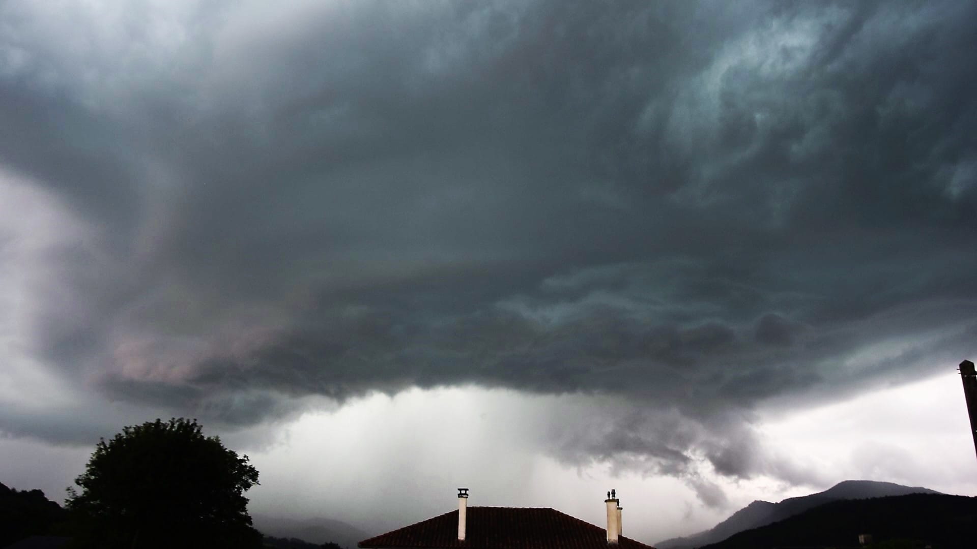 Orage à Pouzac Hautes Pyrénées - 12/08/2018 19:00 - alceu pinto brandao