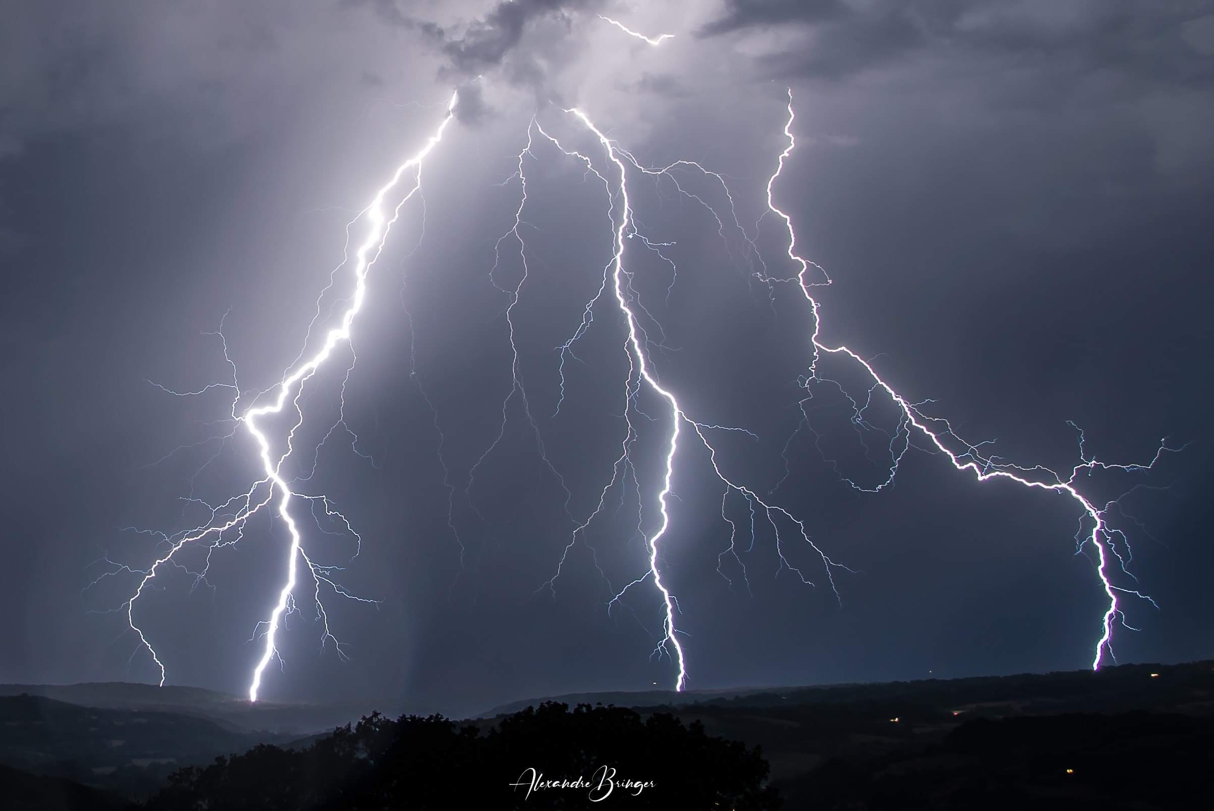 Impact de foudre sur les hauteurs de Figeac - 16/08/2020 01:15 - Alexandre Bringer