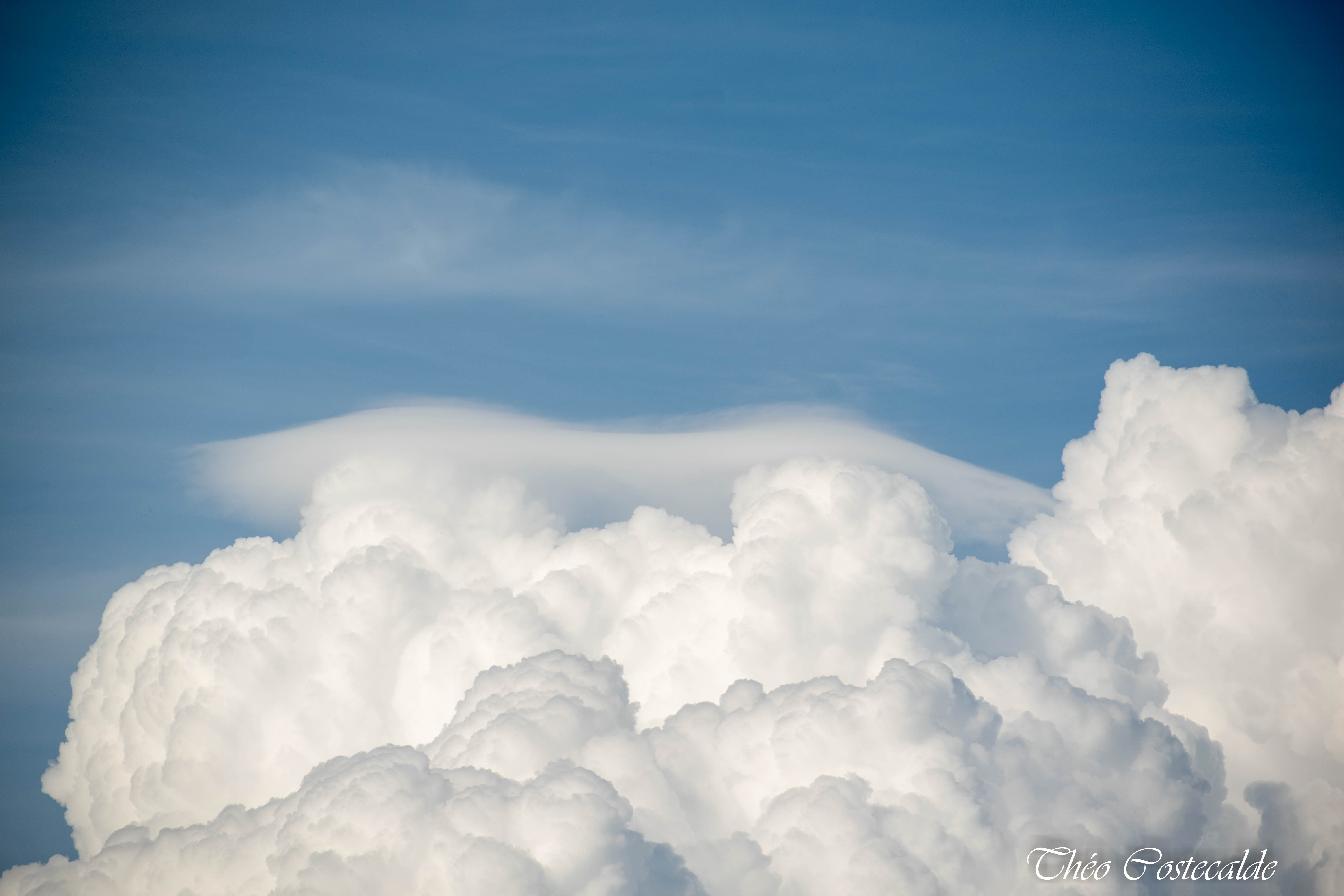 pileus vs cumulonimbus vu depuis aguessac(12) - 18/04/2020 16:00 - Theo costecalde