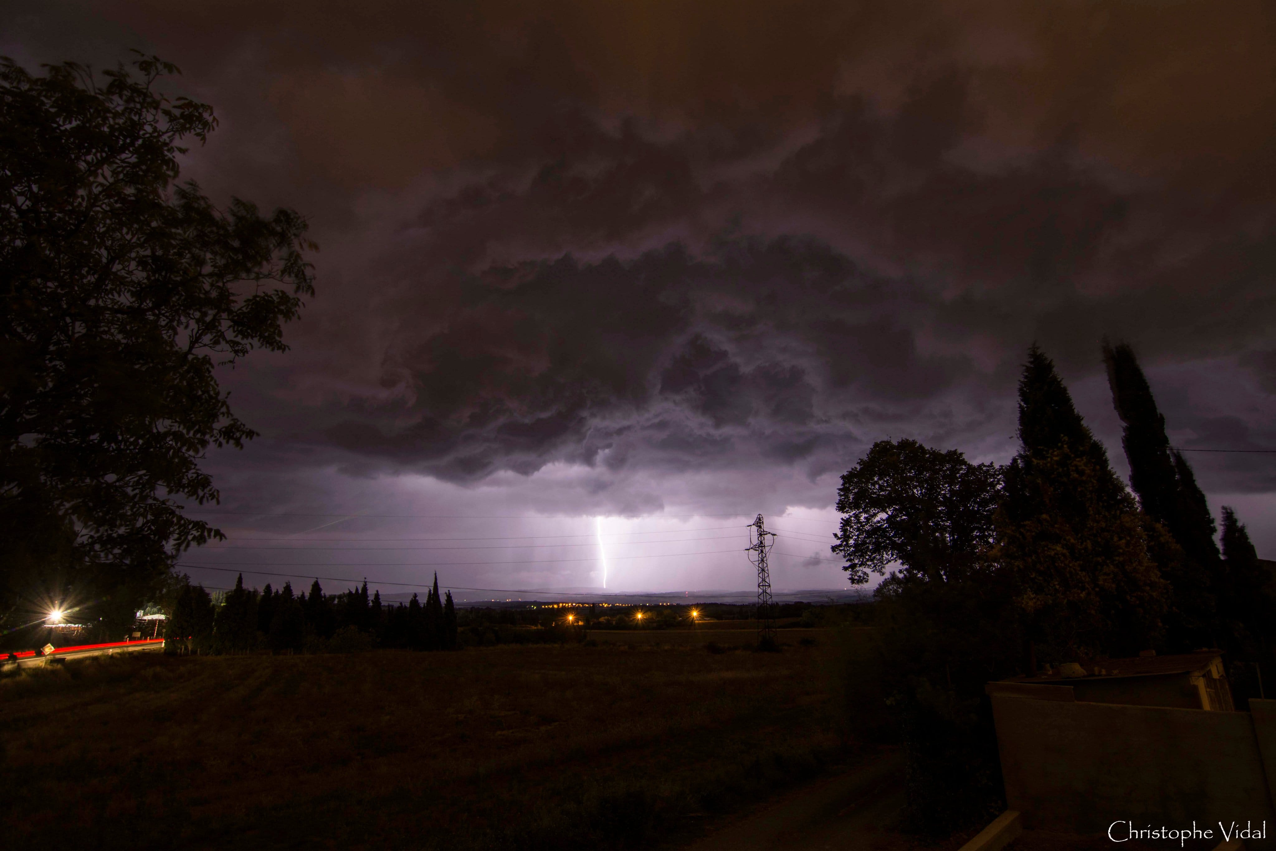 Ciel chaotique avec impact de foudresur la montagne noire dans le Lauragais - 18/09/2019 23:22 - christophe vidal