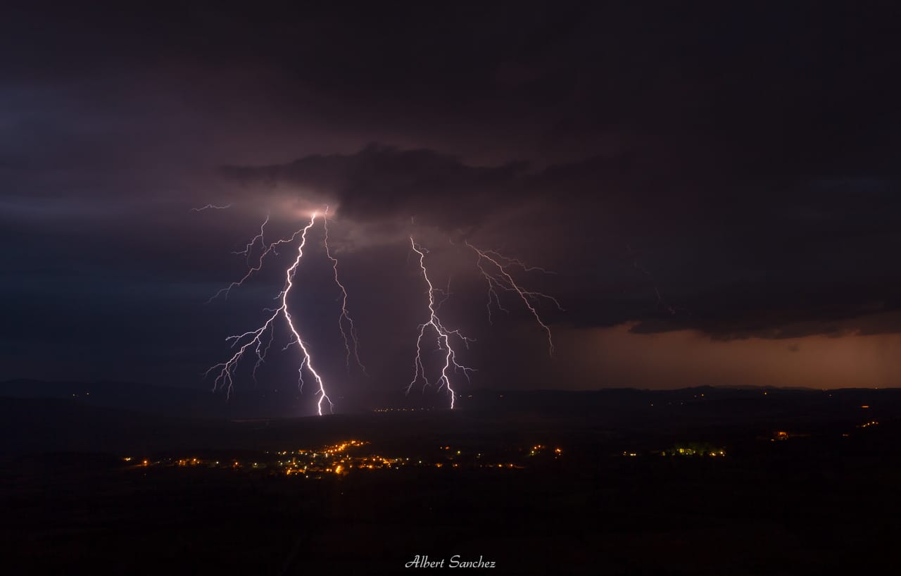 Double coup de foudre ramifiés entre Pompignan et Saint Hippolyte du Fort (30) - 20/07/2018 22:11 - Albert Sanchez