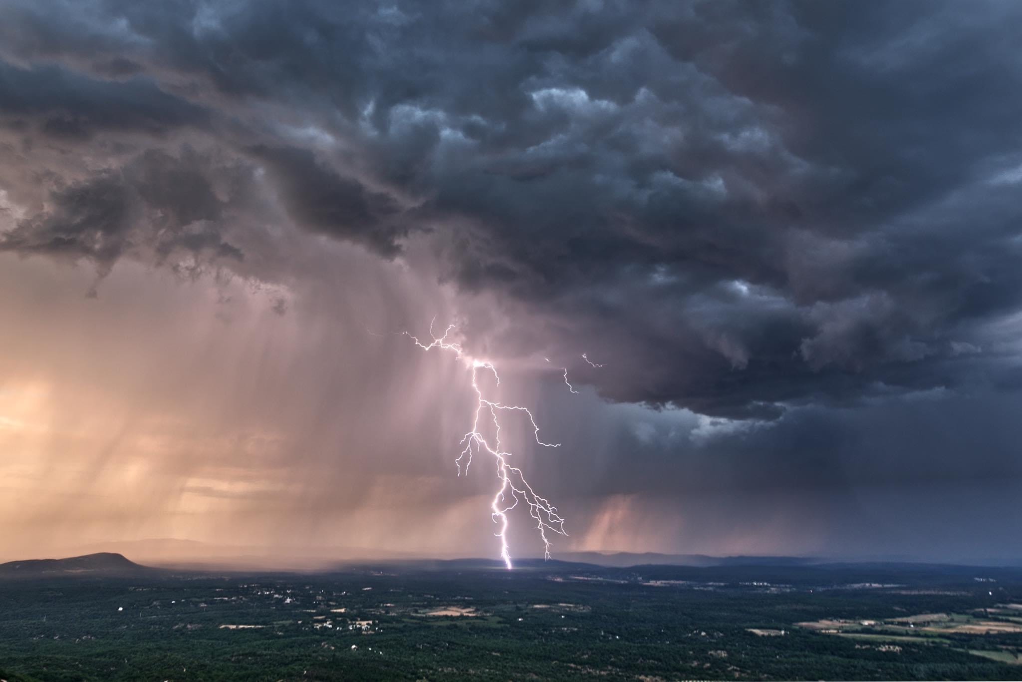 Orage du 22 juillet a Nord du Gard, photo prise depuis le Mont Bouquet - 22/07/2020 21:00 - Julien Boudet