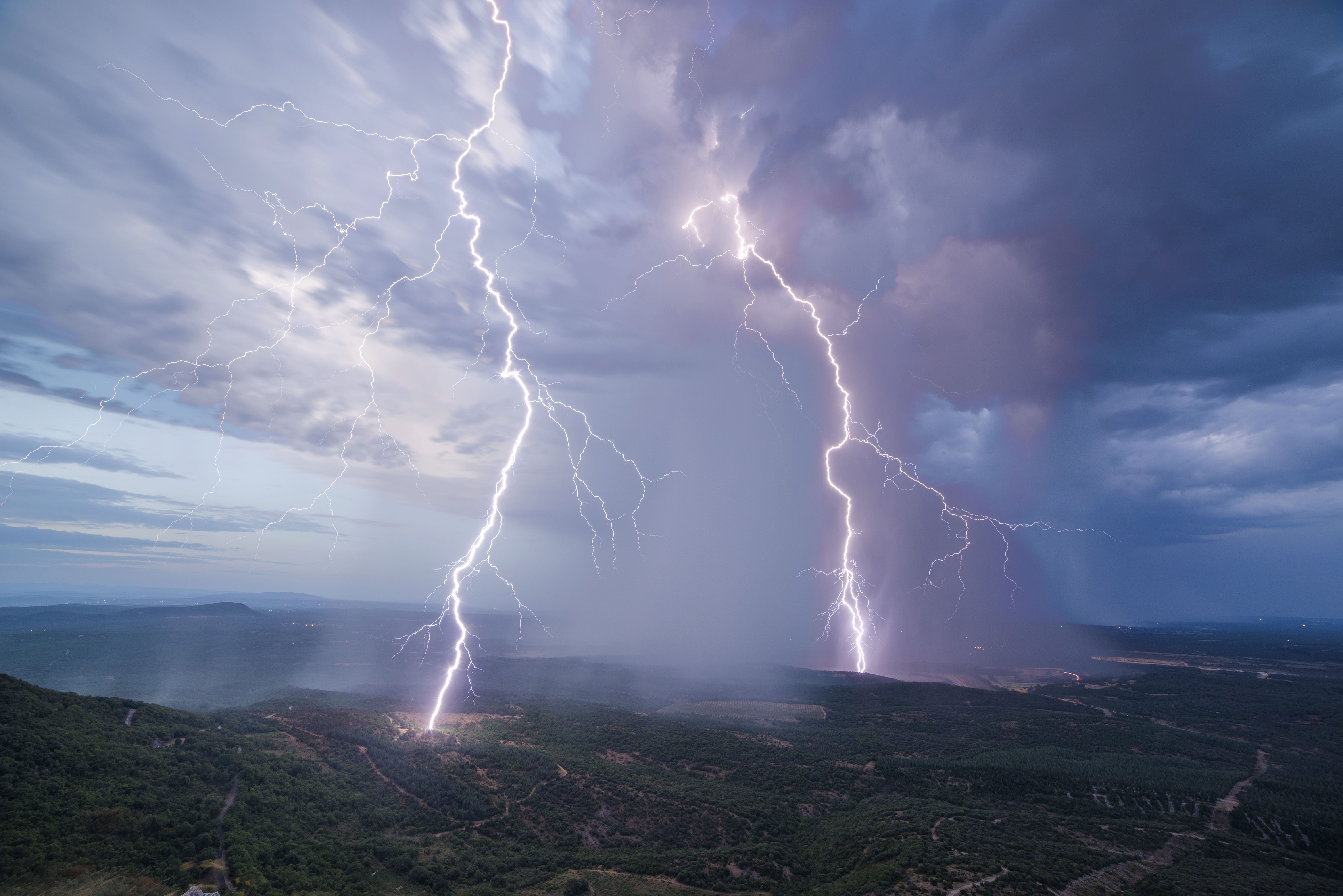 Double impact ramifié en air sec depuis le Mont bouquet dans le gard - 22/07/2020 22:30 - YANNICK LECENES