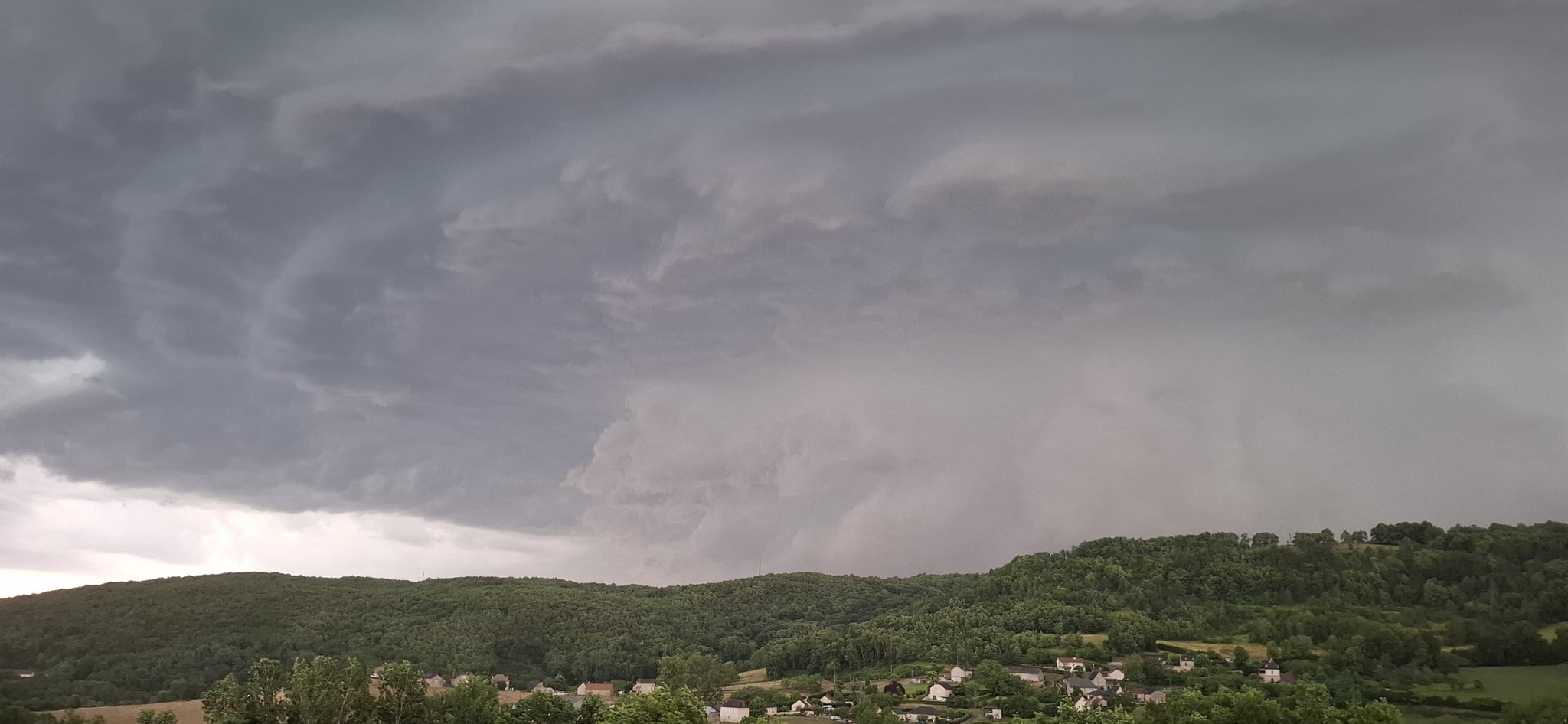 Orage de fou furieux aux portes de Brive - 25/06/2025 20:00 -  @tom_geoffre