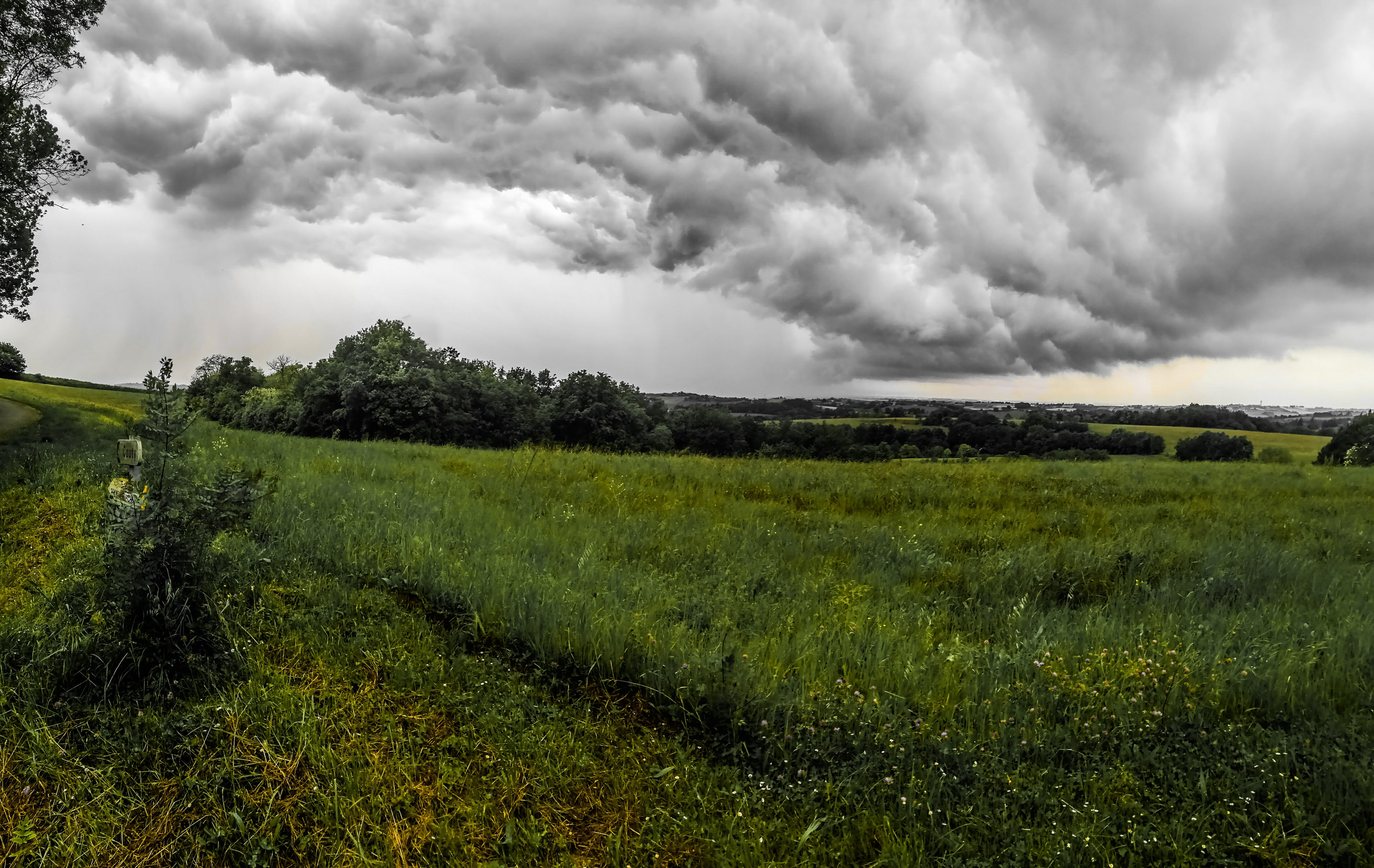 Les Orages nous envahissent en Occitanie comme celui-ci a Malause dans le Tarn et Garonne. - 27/04/2020 13:40 - AM Photographie