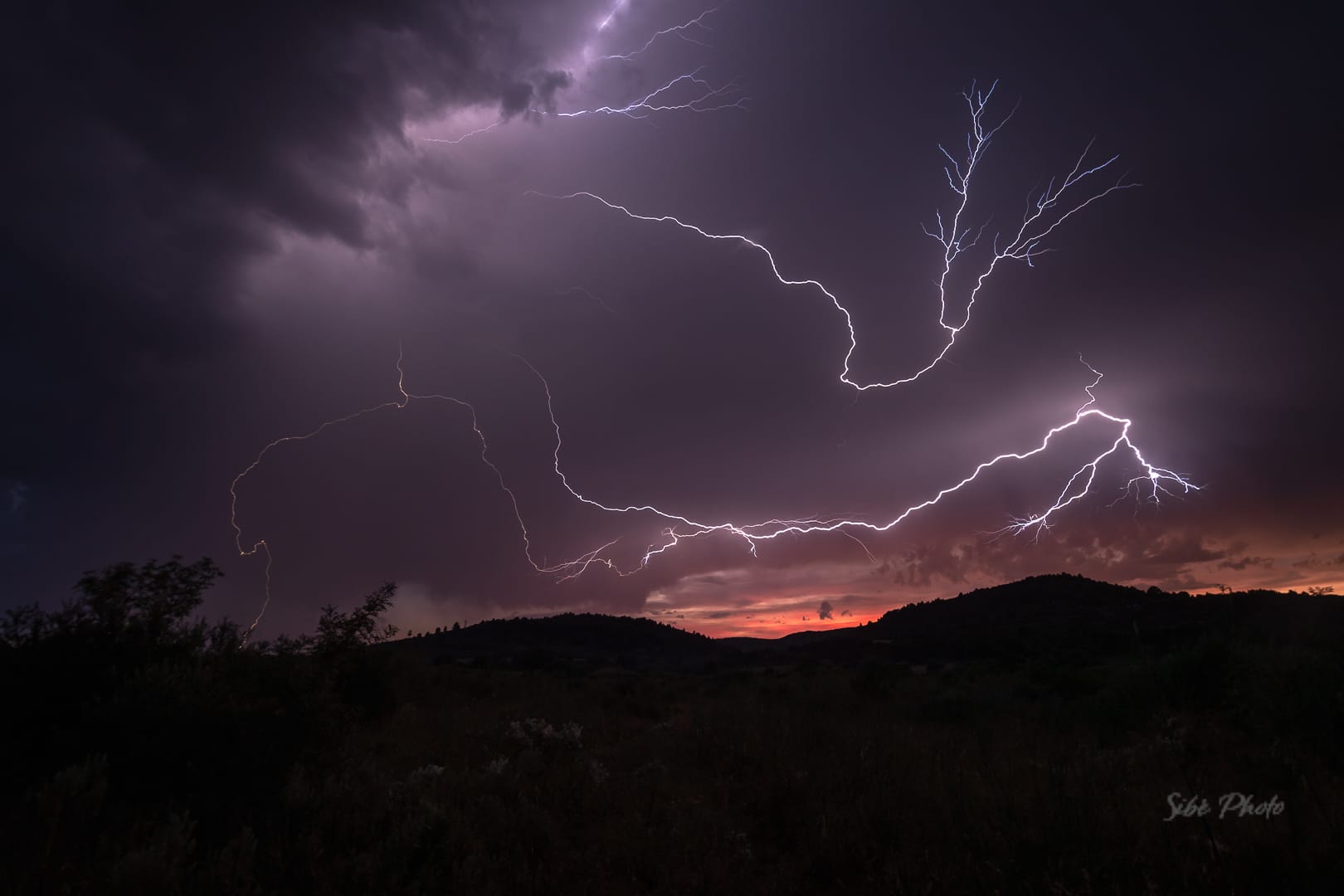 Orage sur Portel des Corbières (Aude),  pendant 45 minutes environ. De beaux éclairs à ramifications. 
Pascal HEUZE / Sibé Photo - 30/06/2020 21:57 - Pascal HEUZE