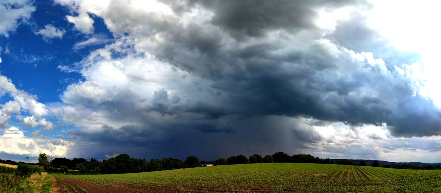 Passage d'un orage d'air froid dans l'est-Vendée (sur les collines vendéennes) - 08/06/2020 17:20 - Yohan JADEAU