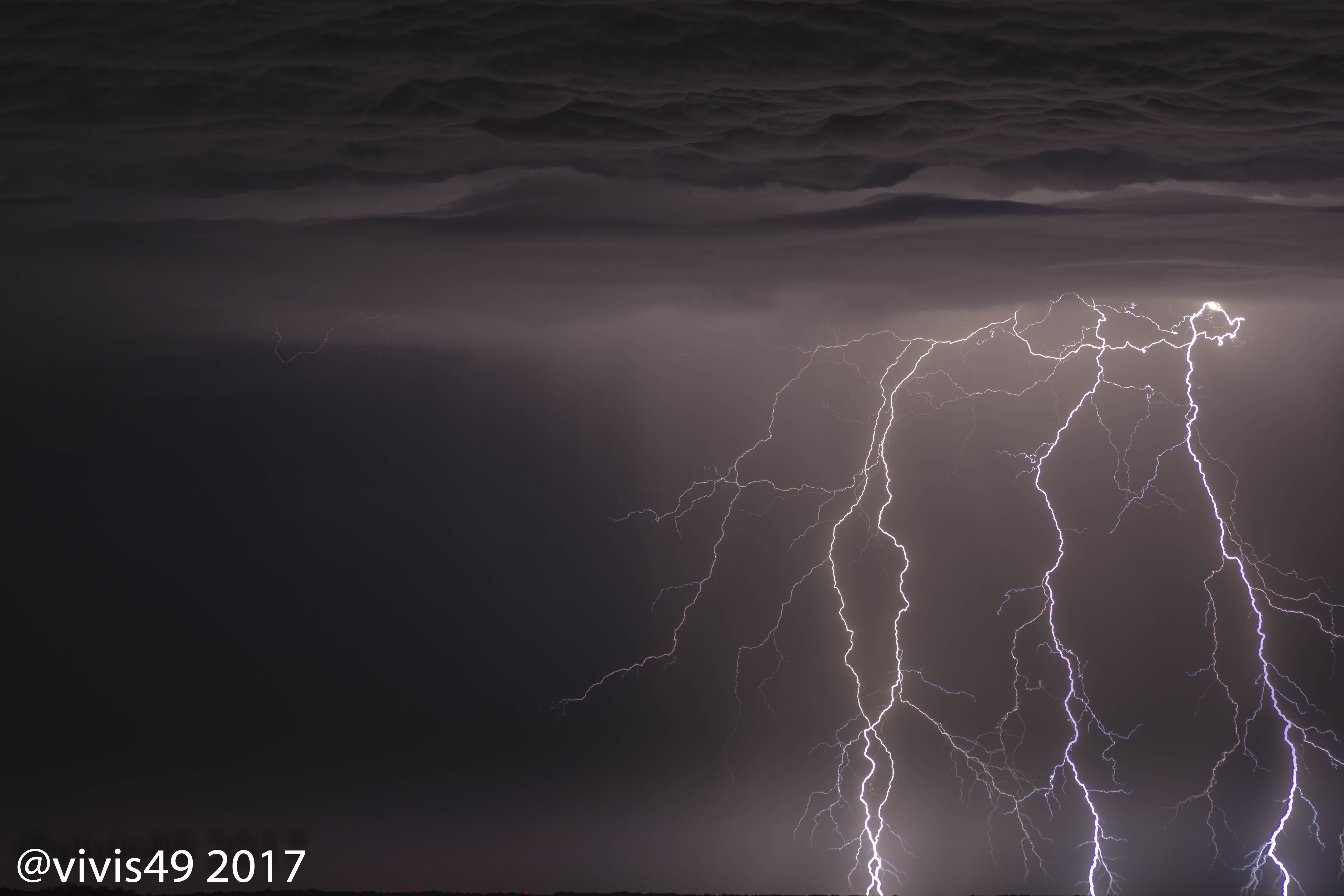 Orage sur la région de Tours - 09/06/2017 00:30 - elvis leveau