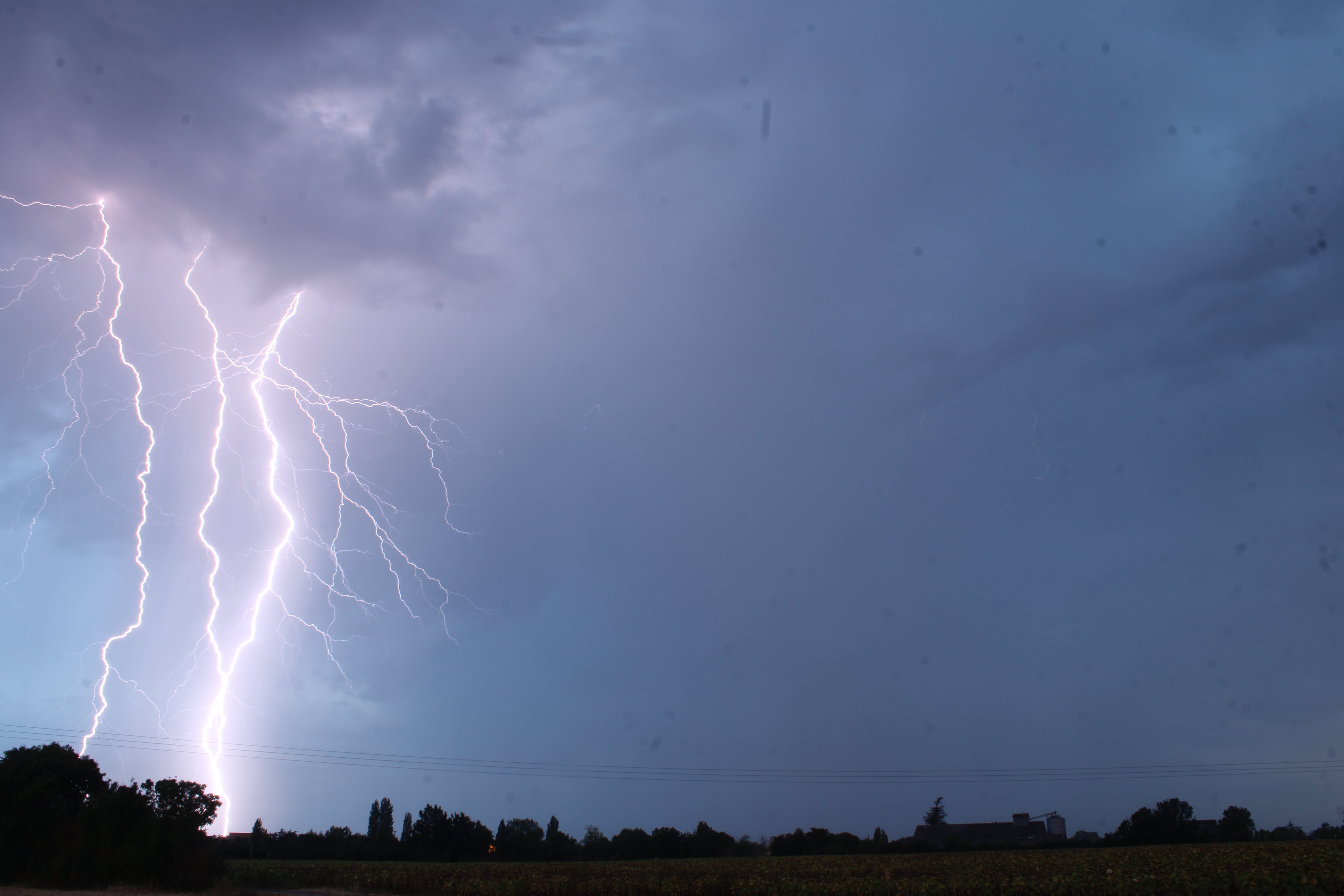 Orage matinal en Vendée - 10/08/2020 07:00 - Sofiane Bourichi