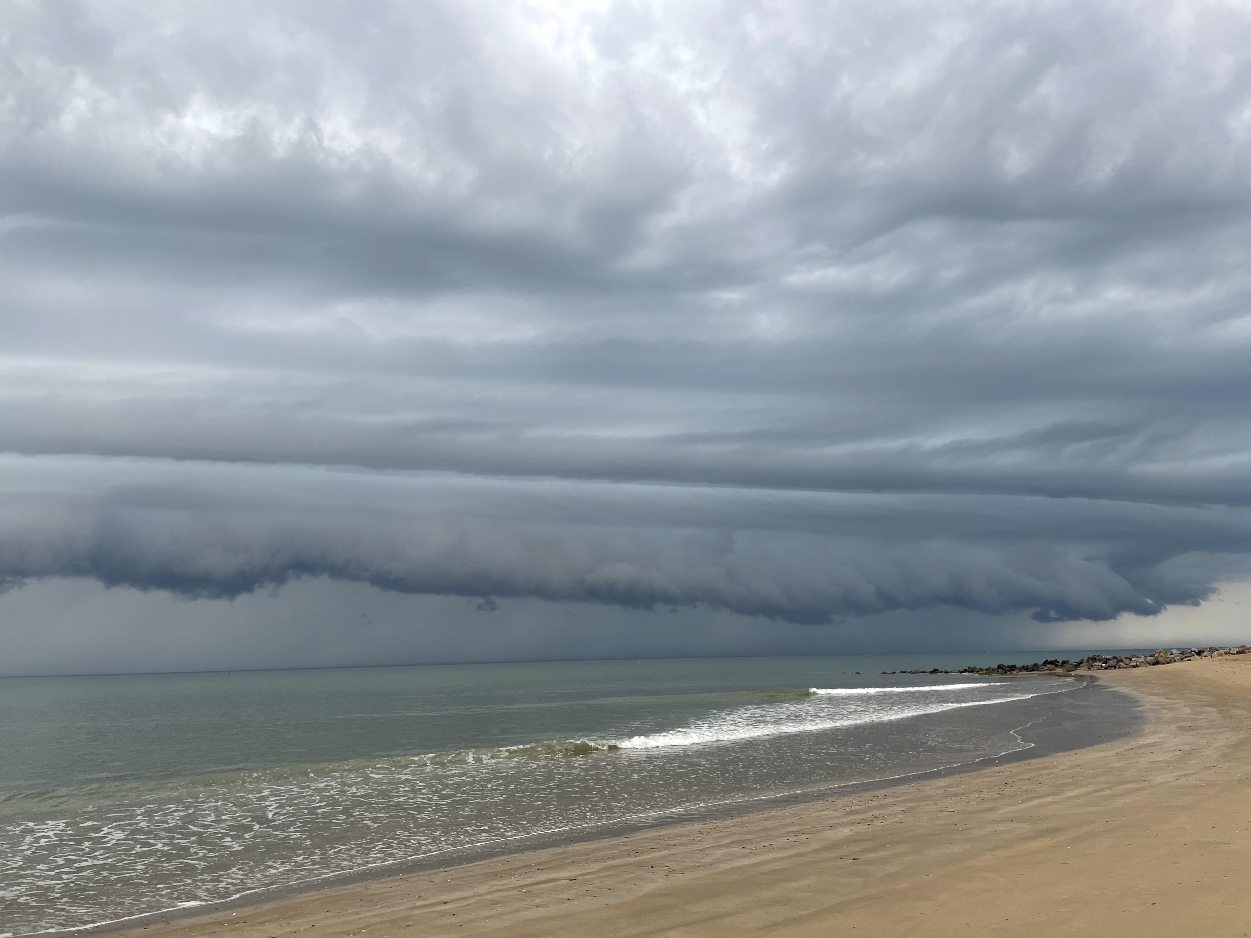 Orage de la tranche sur mer - 10/05/2025 19:07 - Jonathan Pattaro