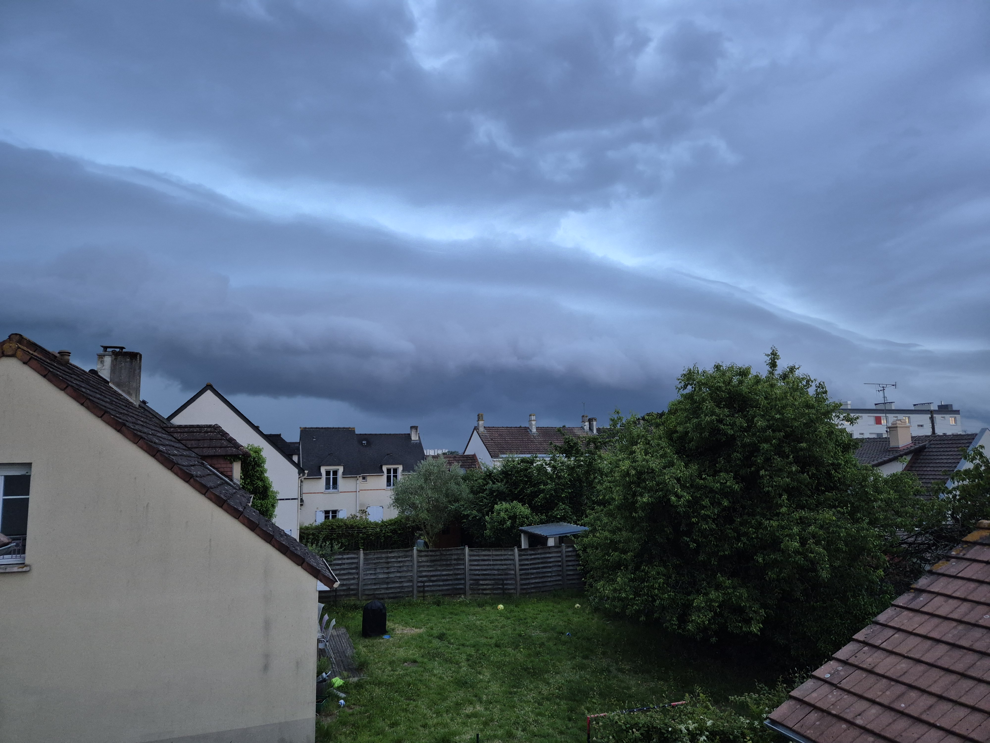 Bel arcus hier soir au dessus de Nantes - 10/05/2025 21:05 - Louis JACQUES