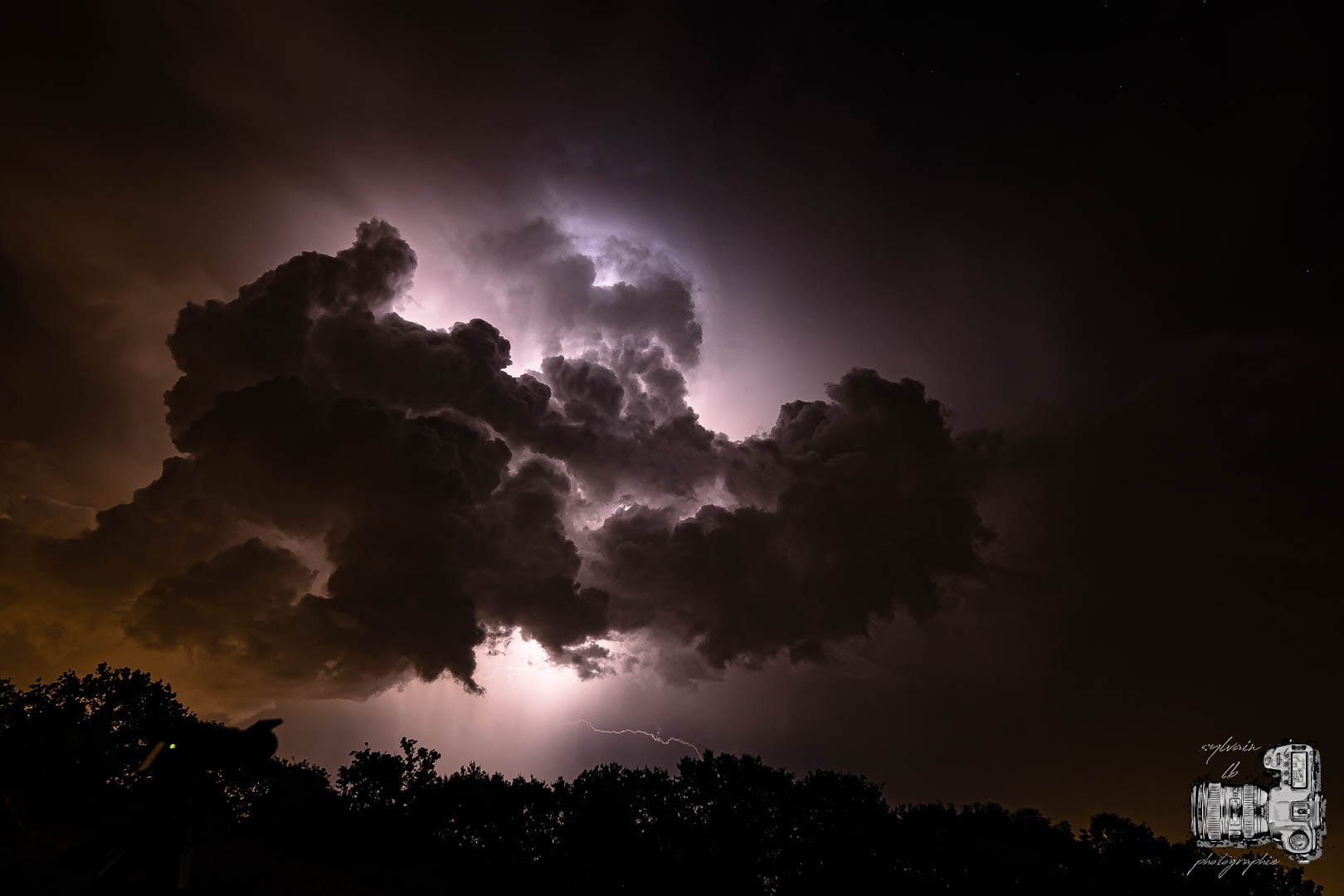 orage photographié sur le mont des alouettes (vendée 85) lors de la nuit du 11 août 2020 - 11/08/2020 23:00 - sylvain le barbenchon