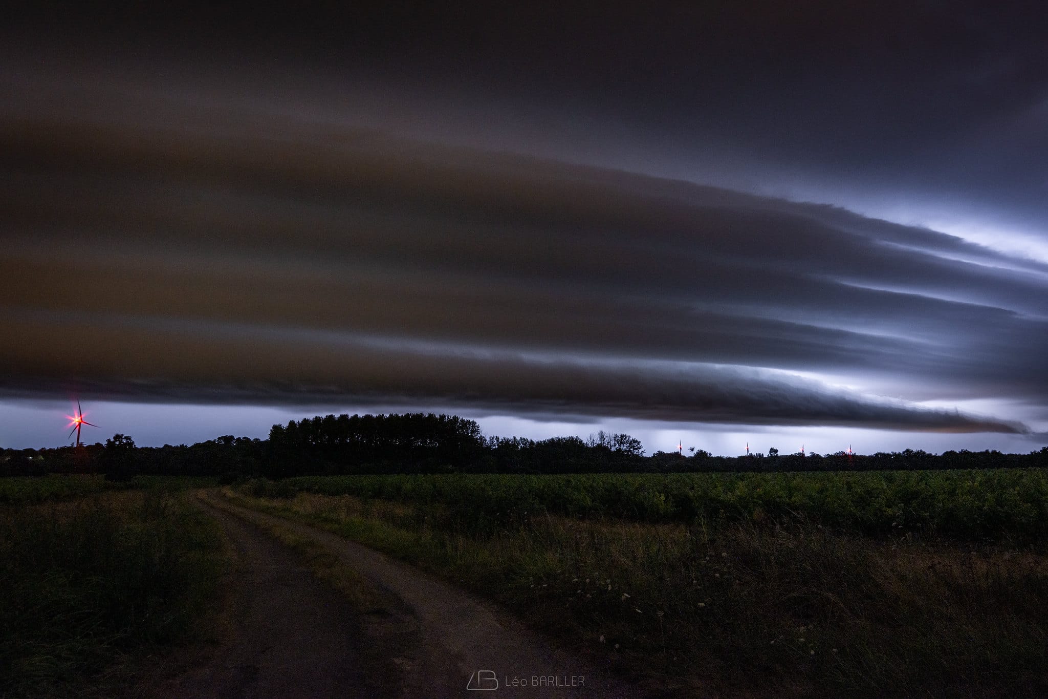 Arcus sous la ligne remontant sur la Loire-Atlantique (Machecoul 44) - 15/08/2020 23:41 - Léo Bariller