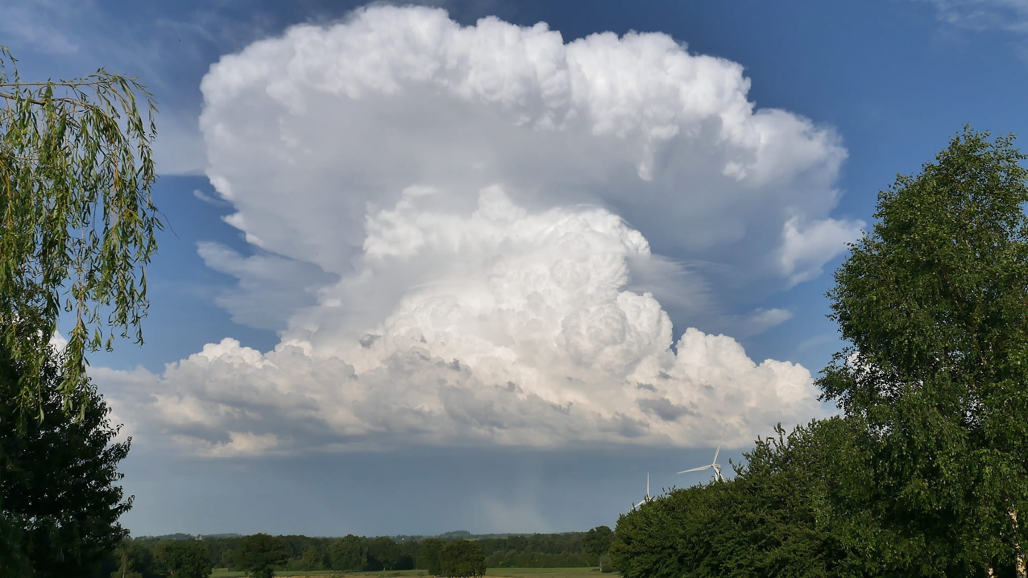 Cumulonimbus dans le nord Mayenne -- 20h16 - 18/06/2019 20:16 - Nicolas Bodin