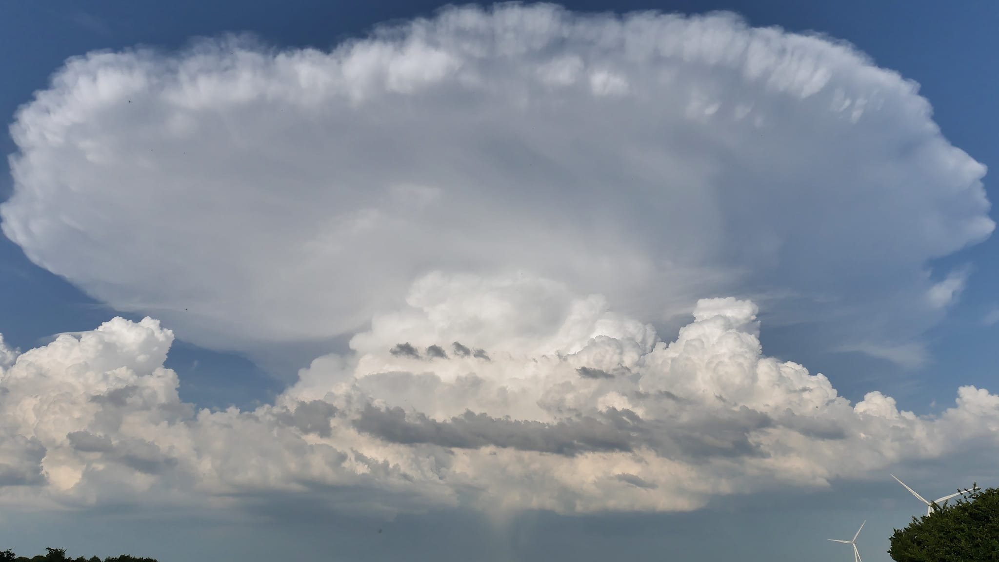 Cumulonimbus dans le nord Mayenne -- 20h28 - 18/06/2019 20:28 - Nicolas Bodin