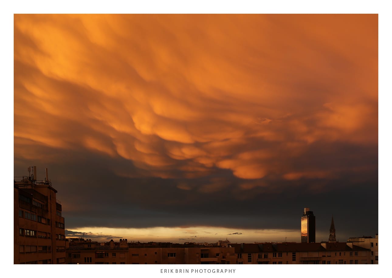 Après le passage de gros orage sur Nantes le samedi 19 Septembre en fin d'après-midi, formation de Mammatus au soleil couchant. Grand spectacle assuré ! - 19/09/2020 19:30 - Erik Brin