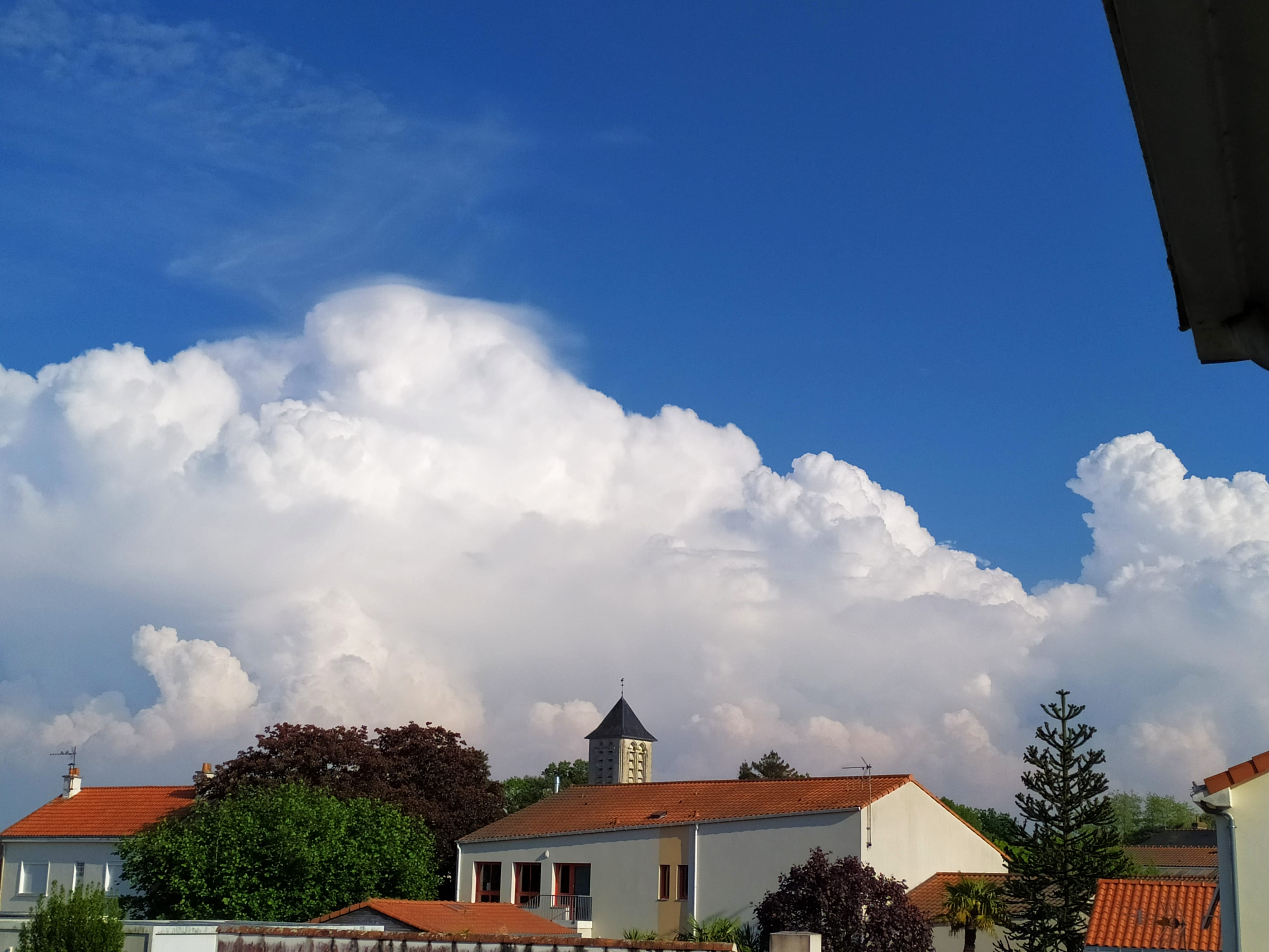 Orage au Sud de ma position avec un pileus - 26/04/2020 18:21 - olivier ledroit