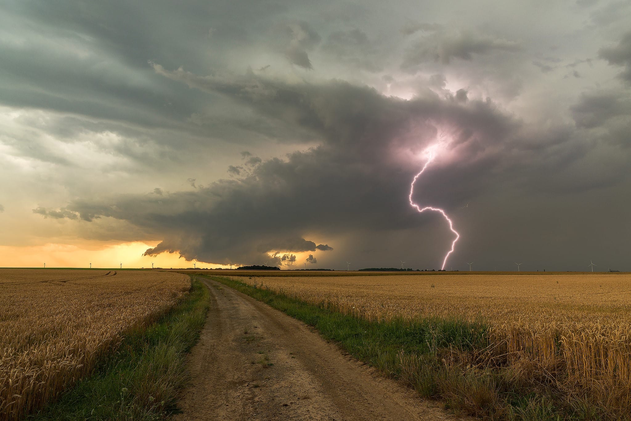 Superbe supercellule grêligène dans l'Oise ce jeudi soir. - 06/07/2017 18:00 - Alex JENNEQUIN