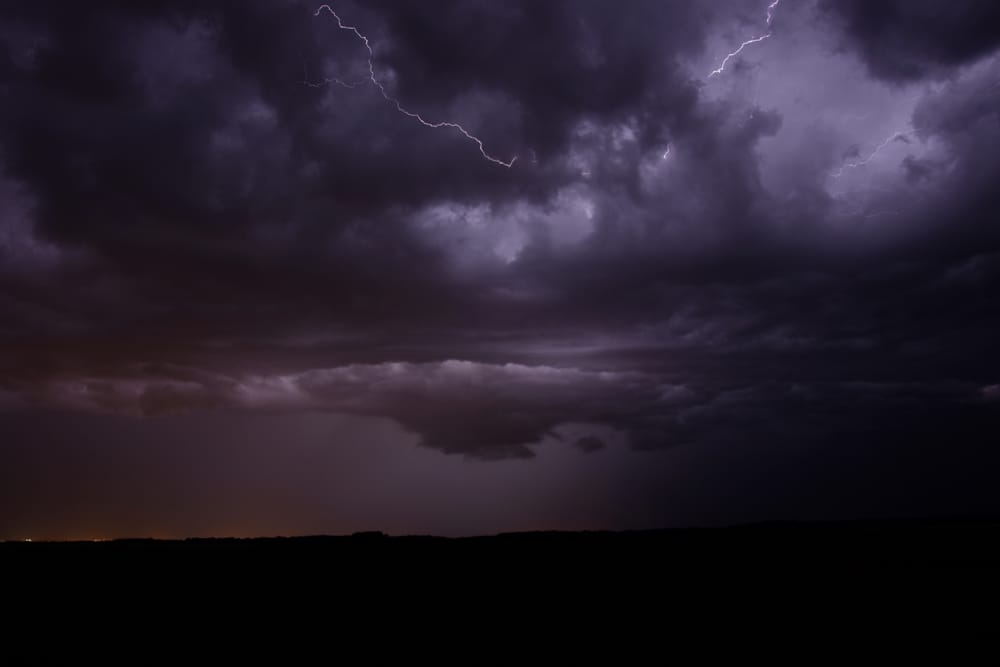 Magnifique ambiance en début de chasse, ici près de Beauvais. Un spectacle son & lumière intense durant toute la nuit. - 09/06/2017 00:10 - Kevin Floury