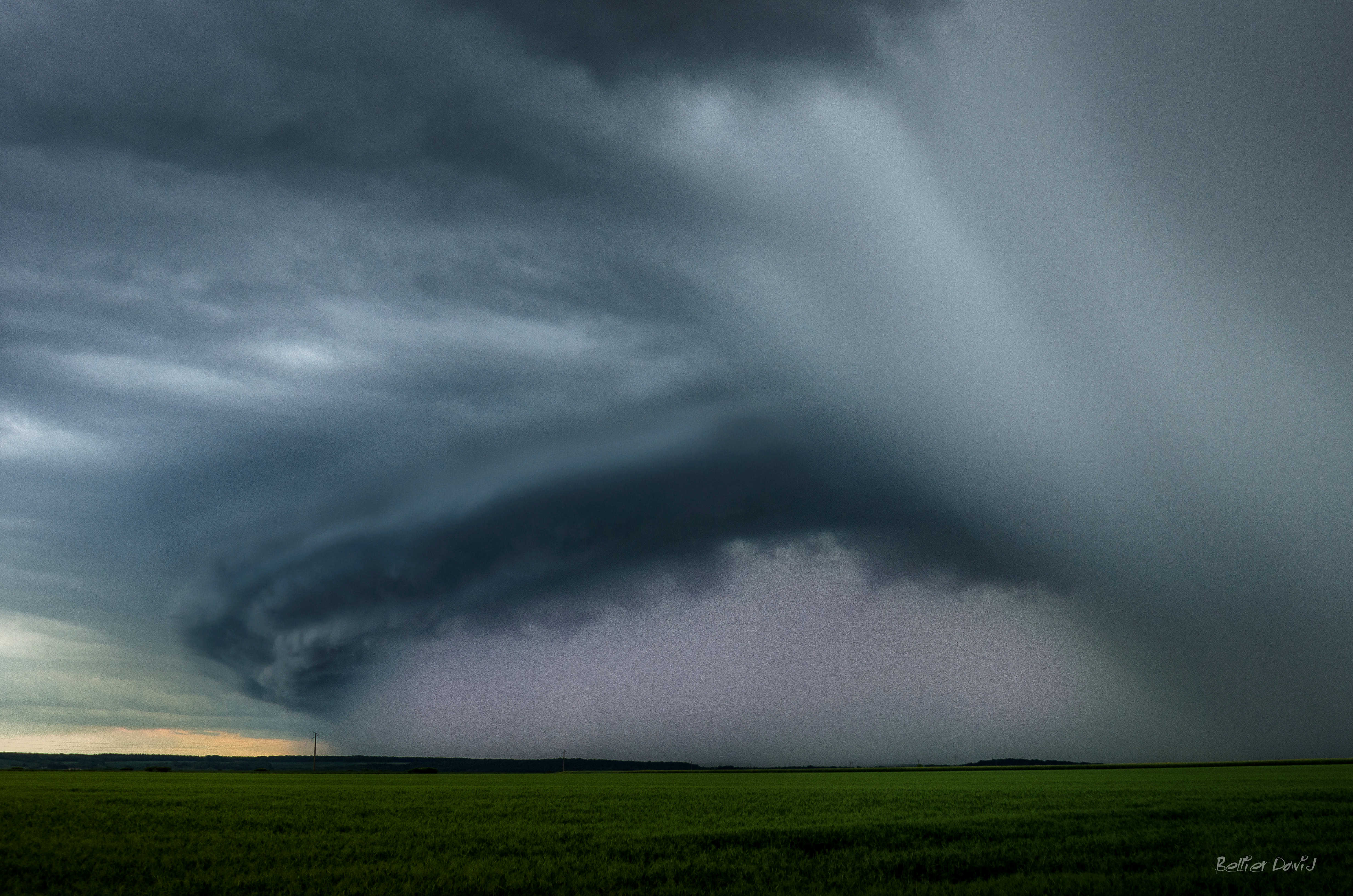 Orage entre Soissons et Fère en Tardenois - 18/05/2017 20:45 - david Bellier