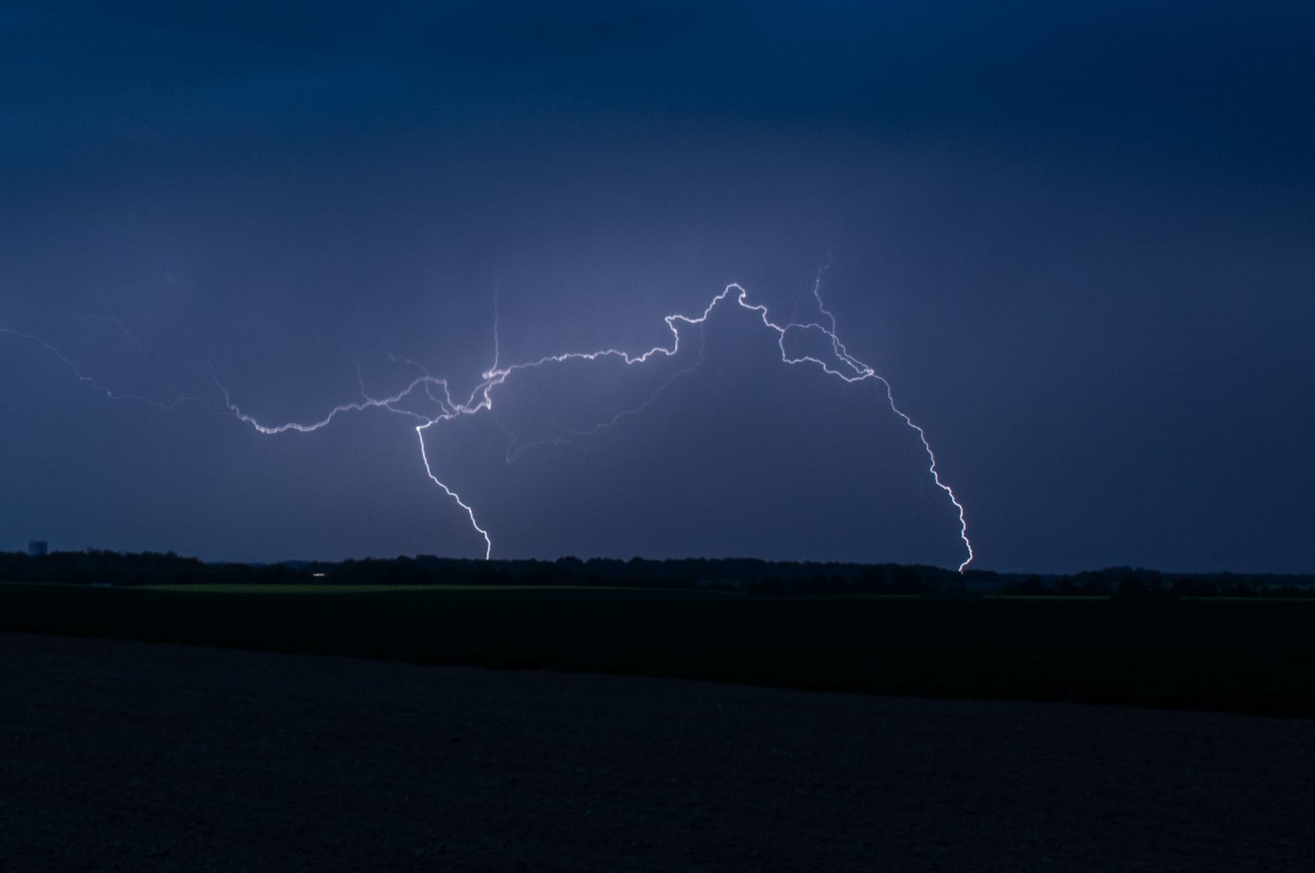 orage de dimanche a 21h00 au dessus de crepy en Valois remontant vers Soissons - 22/04/2018 21:00 - jeremy van cauteren