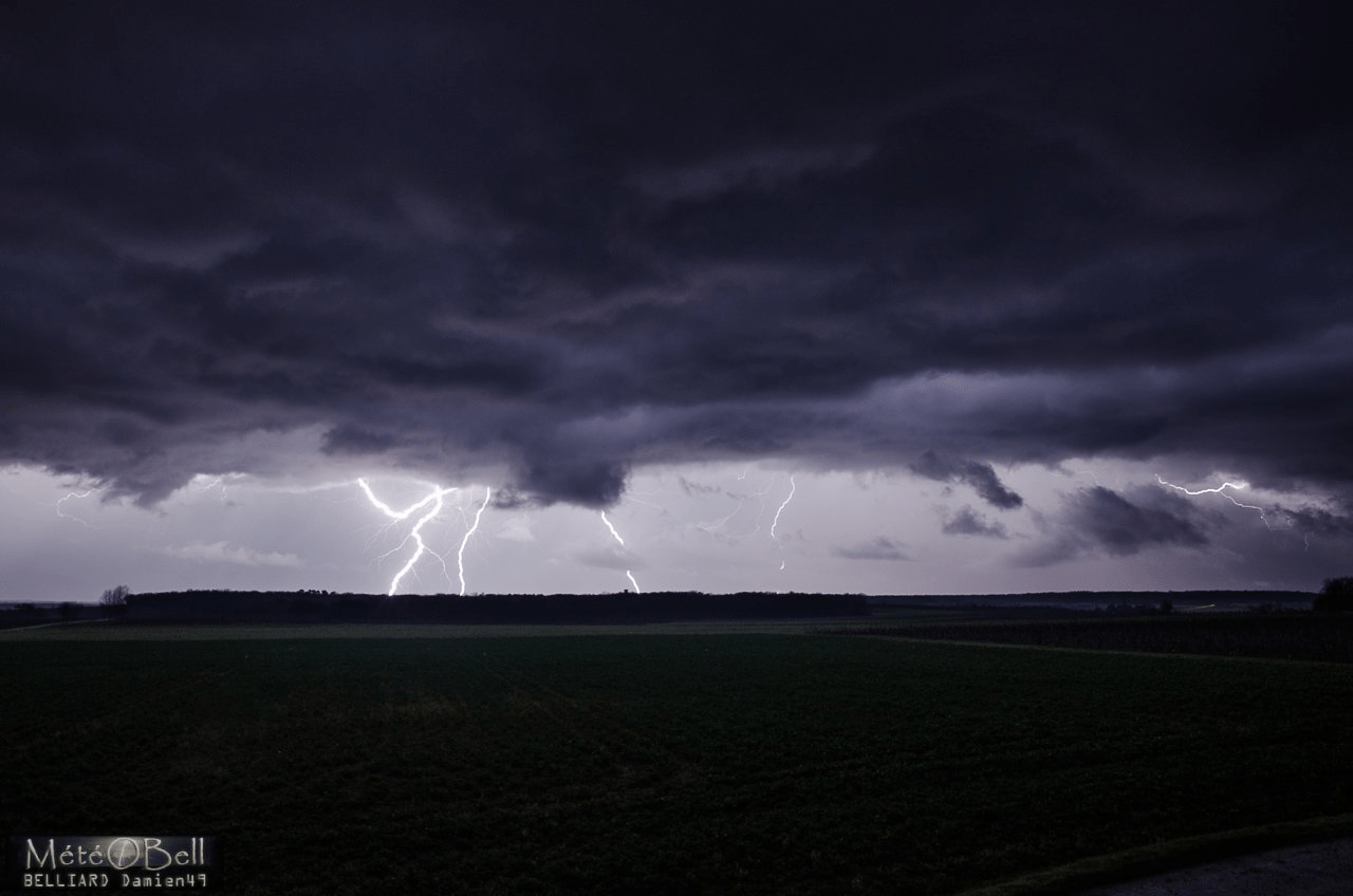 Orages en Anjou (49) et Vienne (86) dans la soirée du 10 au 11 mars 2018. - 11/03/2018 00:00 - Damien BELLIARD