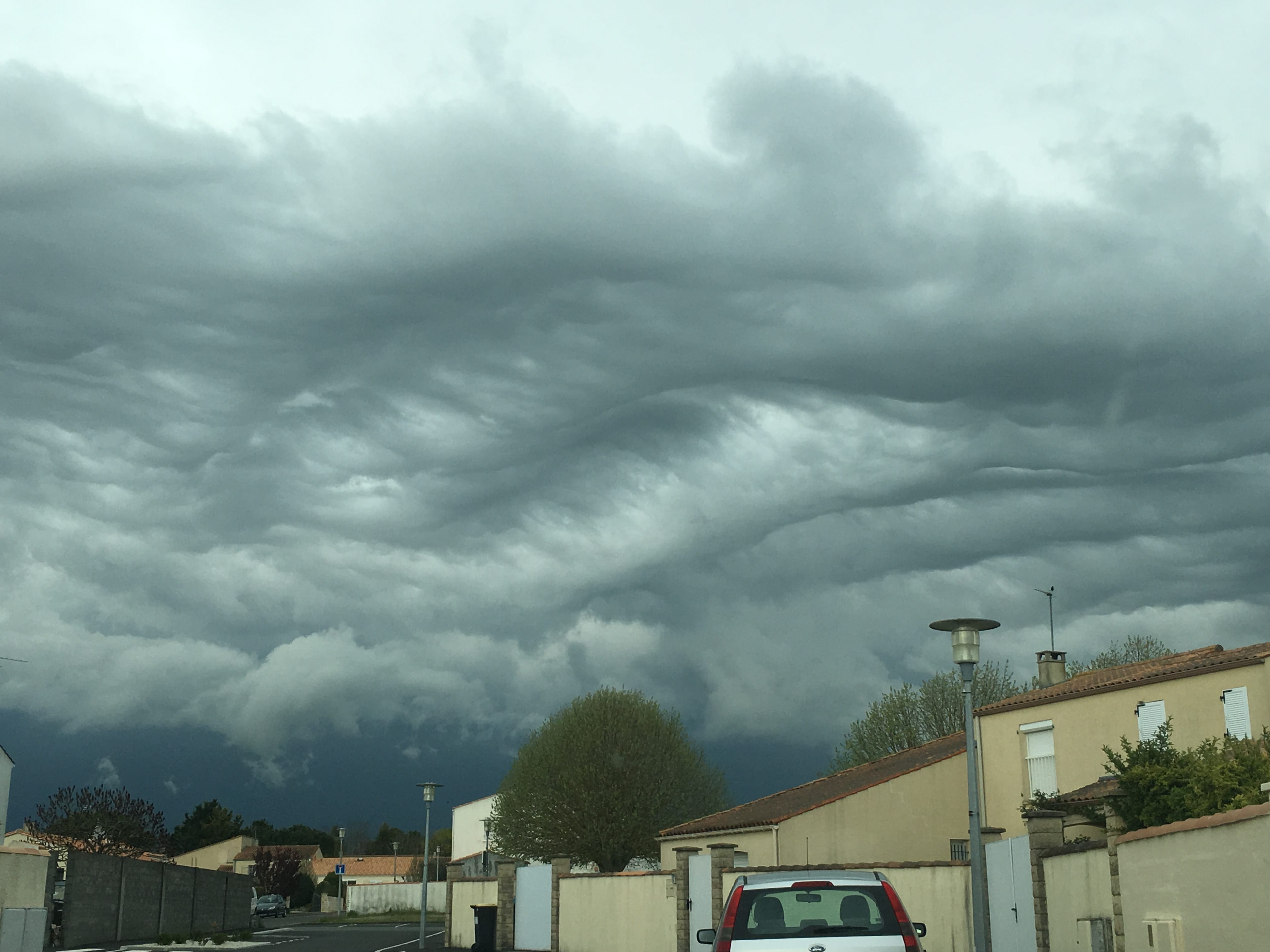Préparation d’un orage du côté de La Rochelle (Puilboreau) - 12/04/2018 18:20 - Mickael Lecoufle