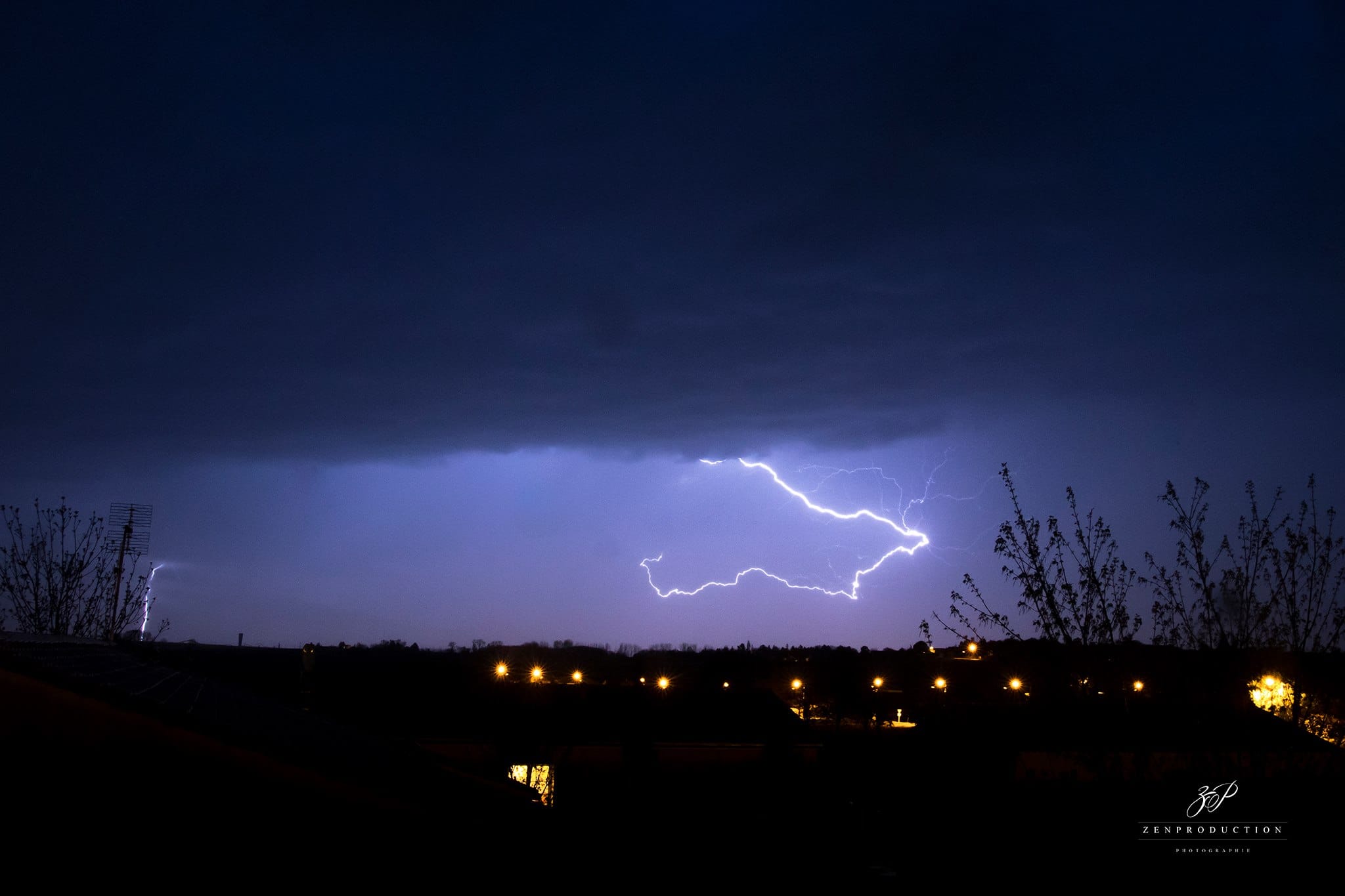 Orages au dessus de la Ville De Cognac - 13/04/2018 21:00 - Zen Production