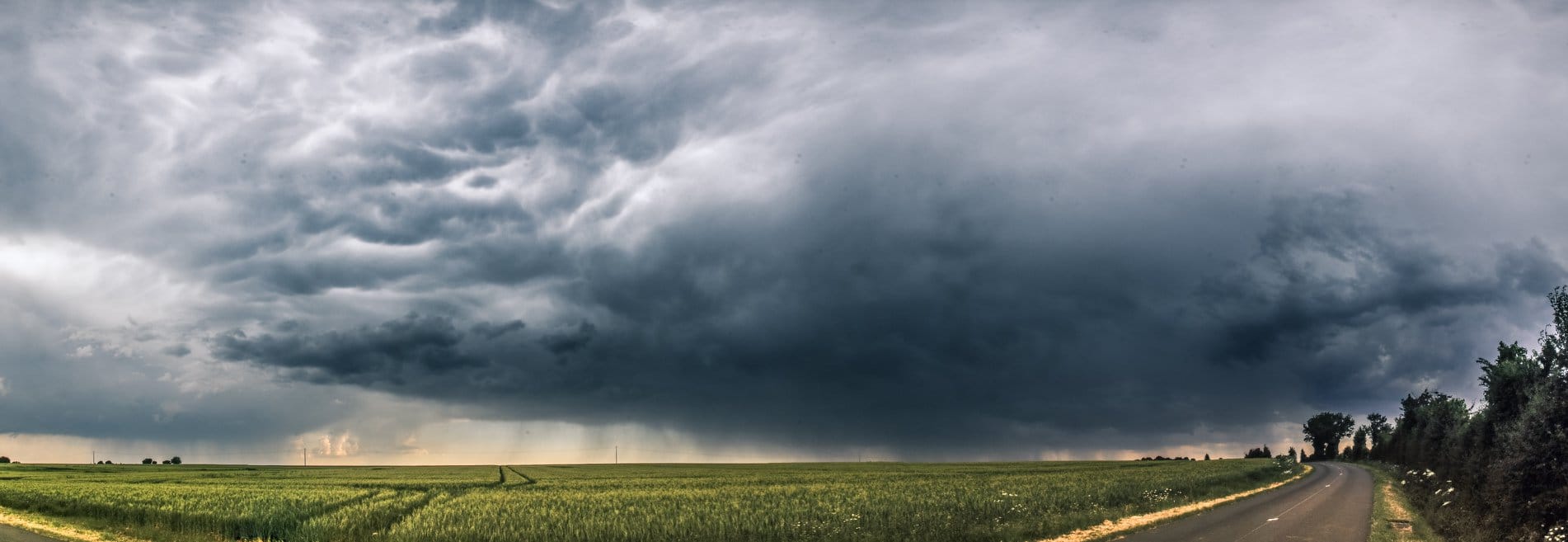 Journée fort instable entre #Niort et FontenayLeConte, Vendée et DeuxSèvres. Des orages intéressants malgré le manque de foudre. - 21/05/2018 17:00 - Chris RUSSO