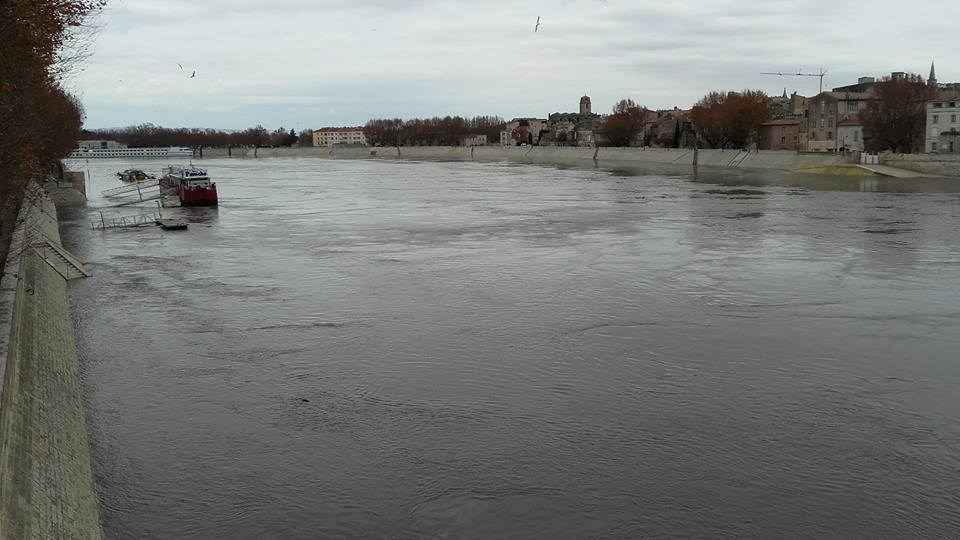 crue du Rhône à Arles - 22/11/2016 17:40 - GERARD REYGNER