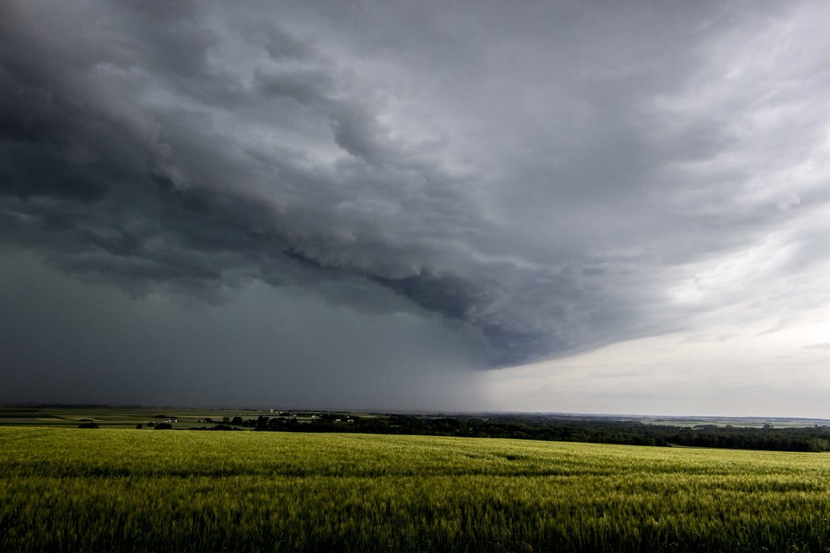 Orage qui arrivent sur le nord de la Vienne à 17h30, accompagné de rafales de vents impressionnantes (qui ont vite écourté la séance photo !) - 26/05/2018 17:30 -  DG