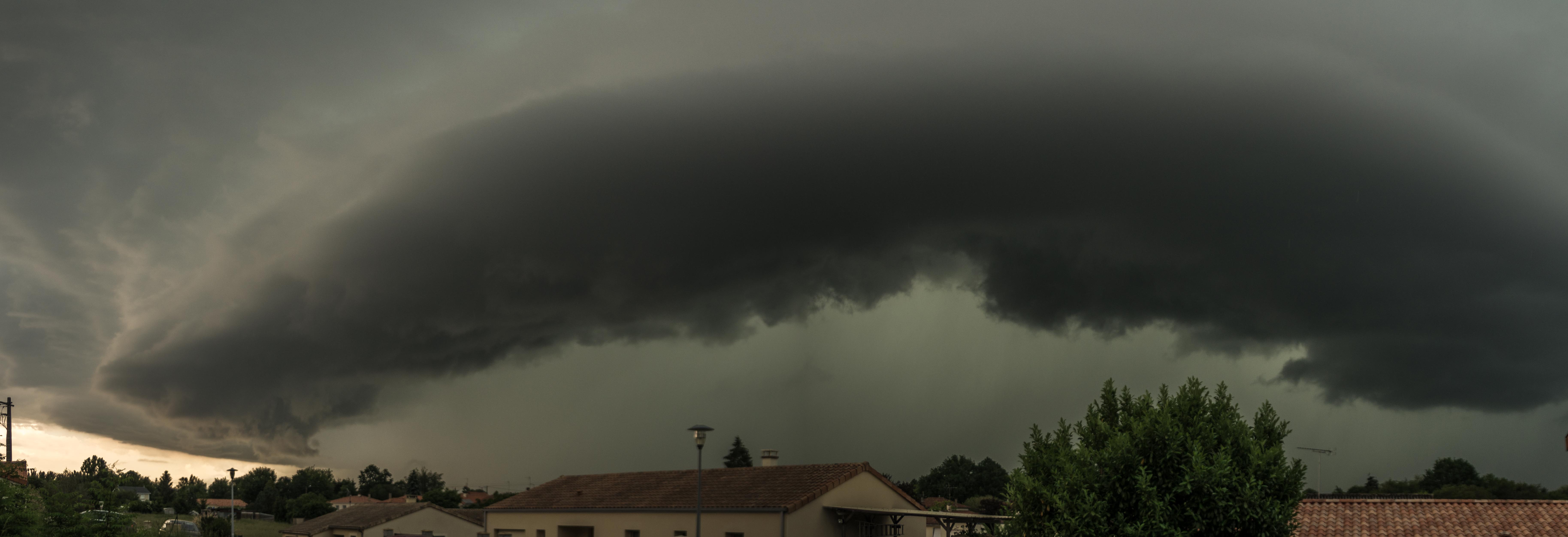 Front nuageux juste avant l'orage à Châtillon sur Thouet (79) - 26/05/2018 17:18 - David_go 