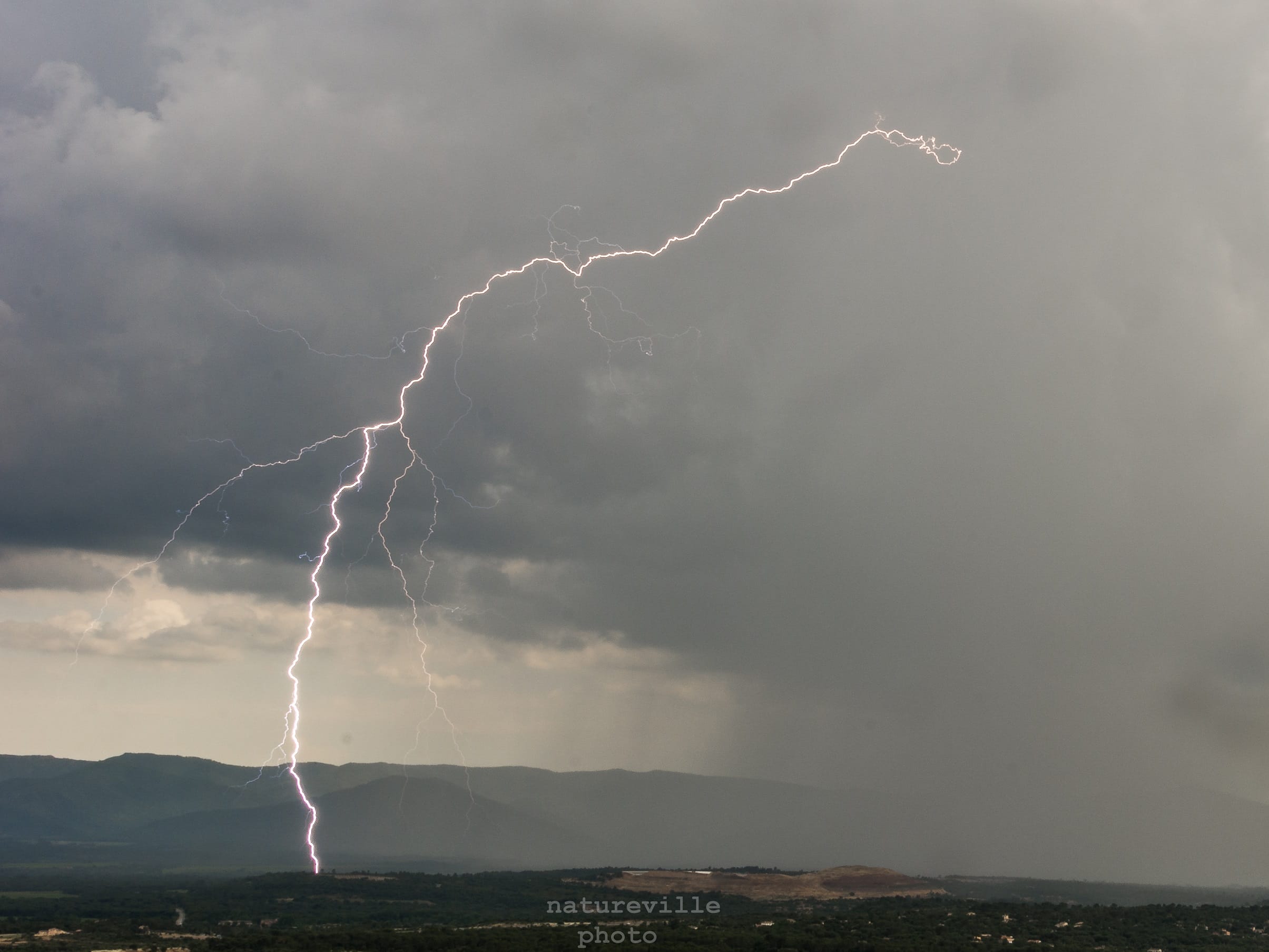 Très bel extranuageux dans la plaine de Maures (Var). - 01/06/2017 15:00 - Didier DAMBREVILLE