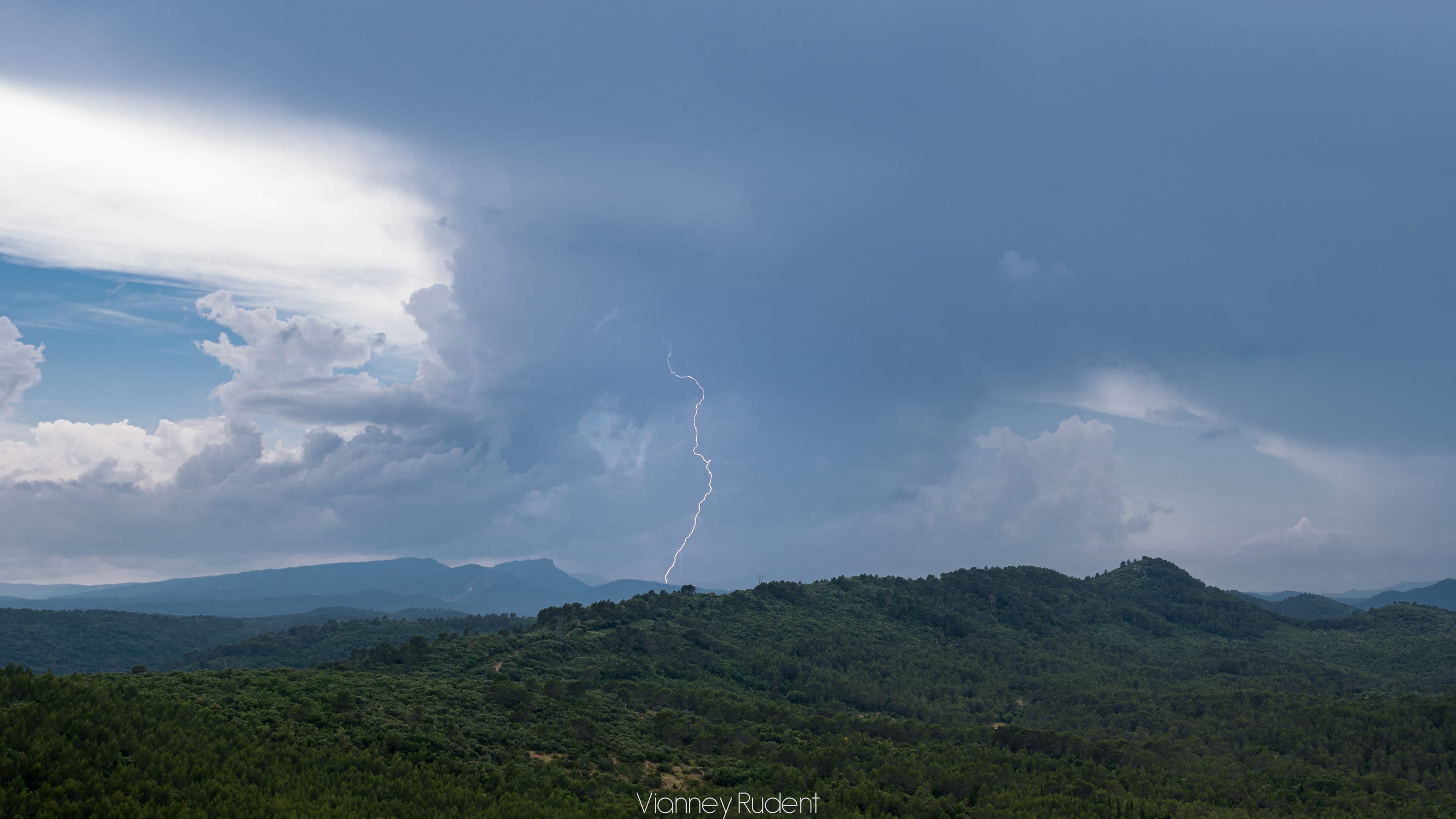 Impact sur les reliefs de la Provence Verte (83) - 01/06/2017 15:28 - Vianney Rudent